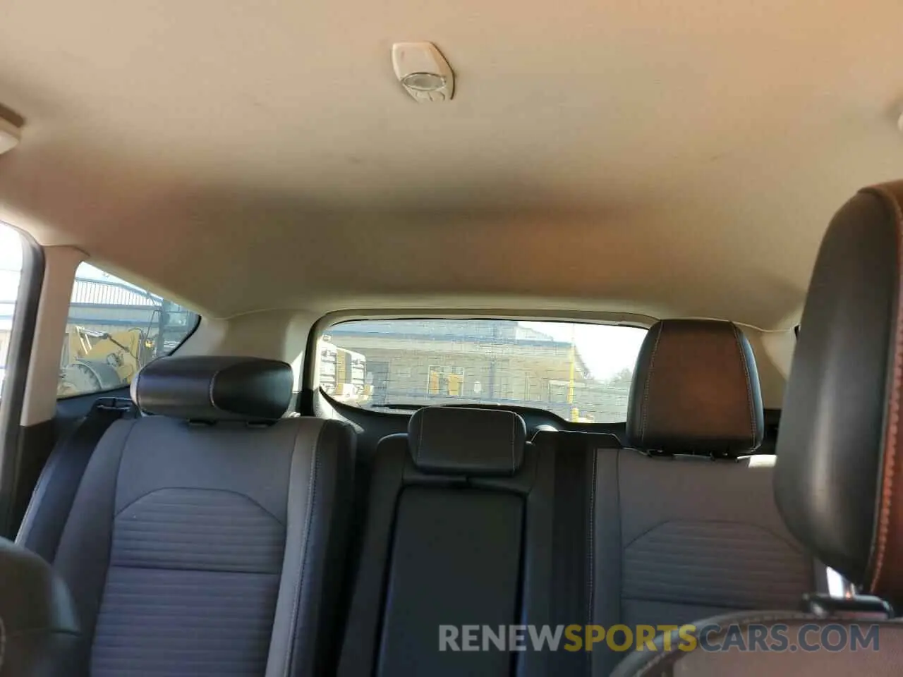 10 Photograph of a damaged car 1FMCU0GD4KUA07325 FORD ESCAPE 2019