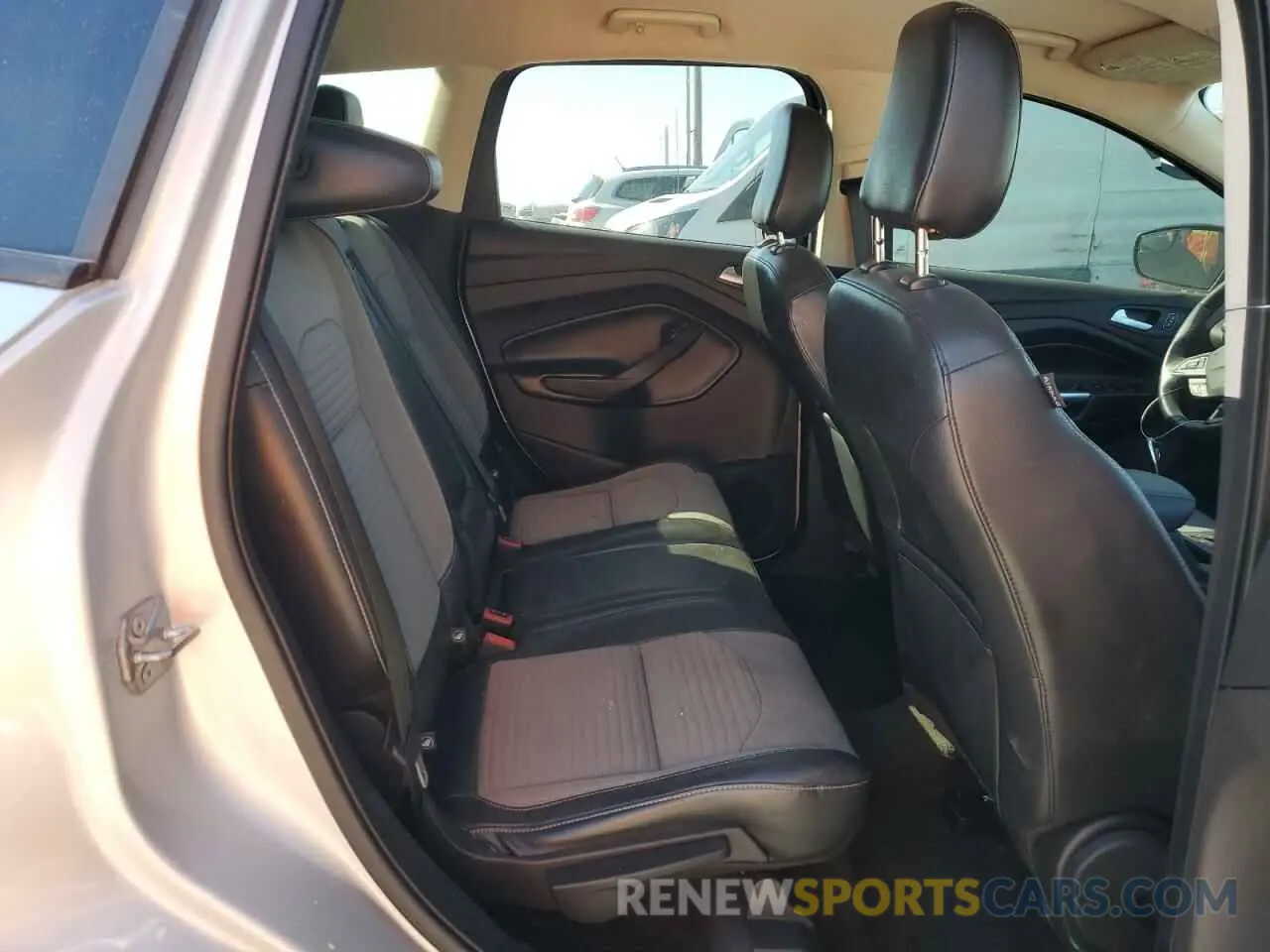 12 Photograph of a damaged car 1FMCU0GD4KUA07325 FORD ESCAPE 2019