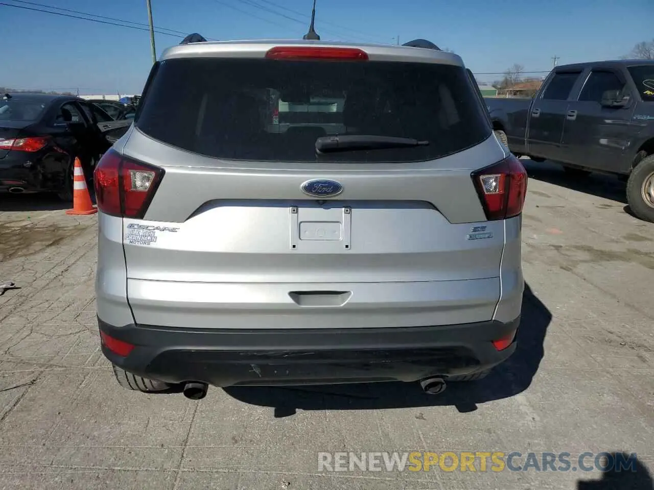 6 Photograph of a damaged car 1FMCU0GD4KUA07325 FORD ESCAPE 2019
