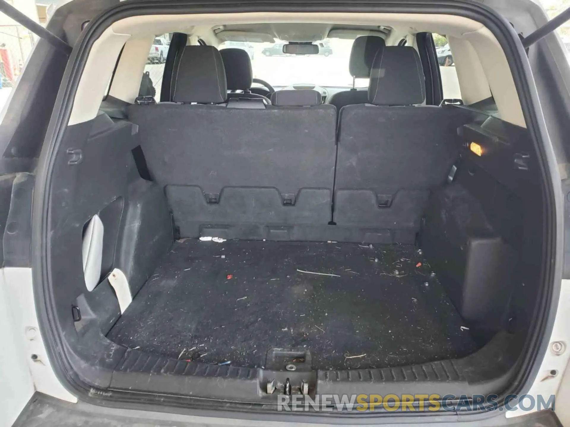 1 Photograph of a damaged car 1FMCU0GD4KUA34072 FORD ESCAPE 2019