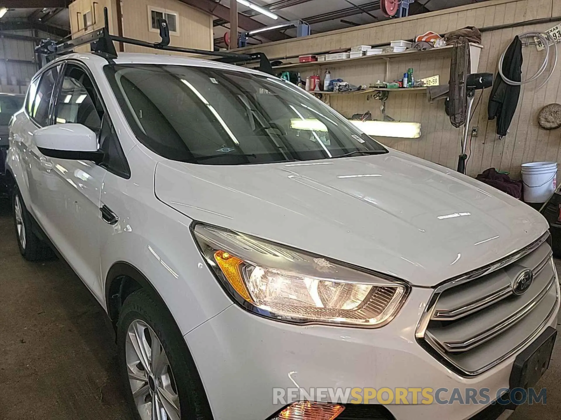 17 Photograph of a damaged car 1FMCU0GD4KUA34072 FORD ESCAPE 2019