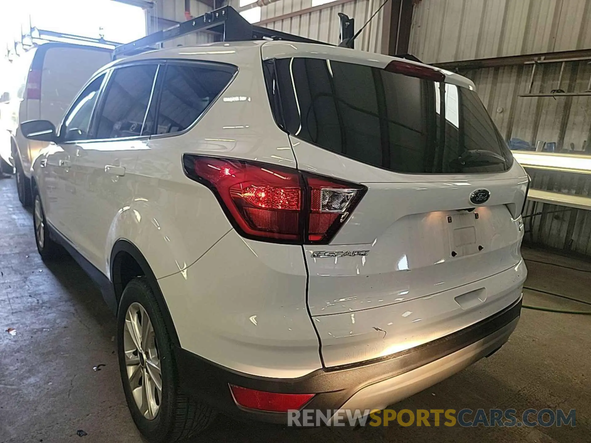 25 Photograph of a damaged car 1FMCU0GD4KUA34072 FORD ESCAPE 2019