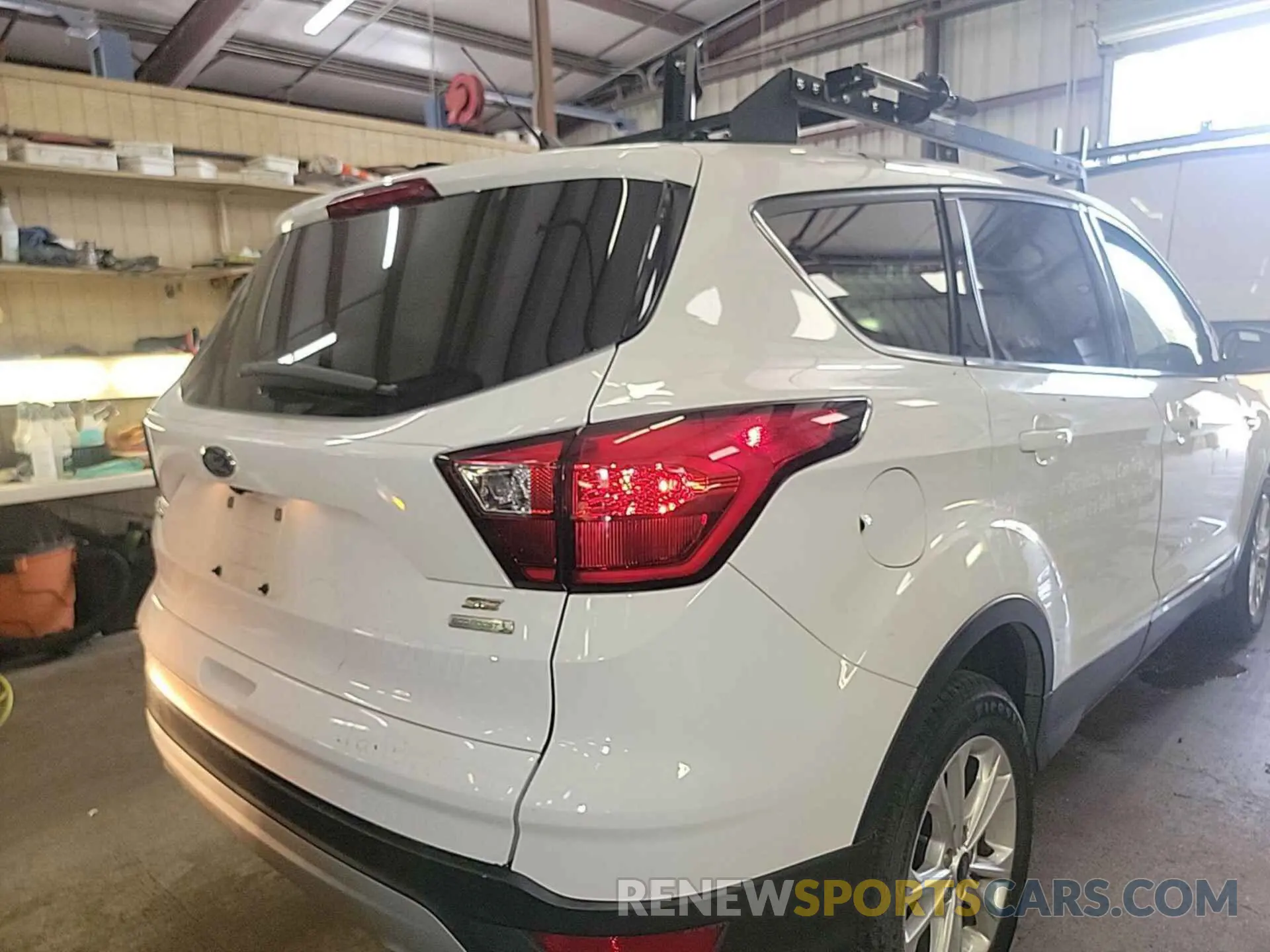 26 Photograph of a damaged car 1FMCU0GD4KUA34072 FORD ESCAPE 2019