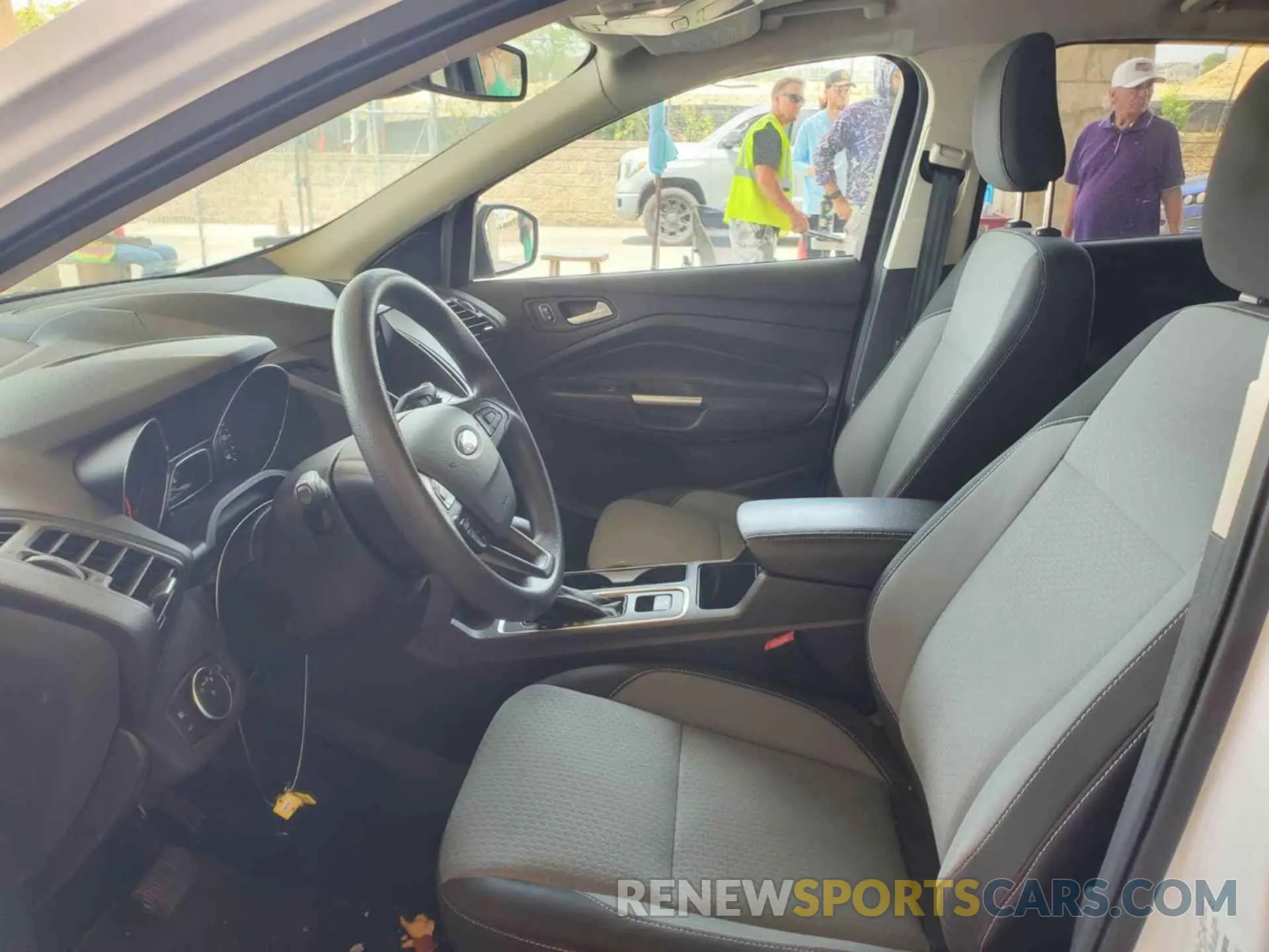 6 Photograph of a damaged car 1FMCU0GD4KUA34072 FORD ESCAPE 2019