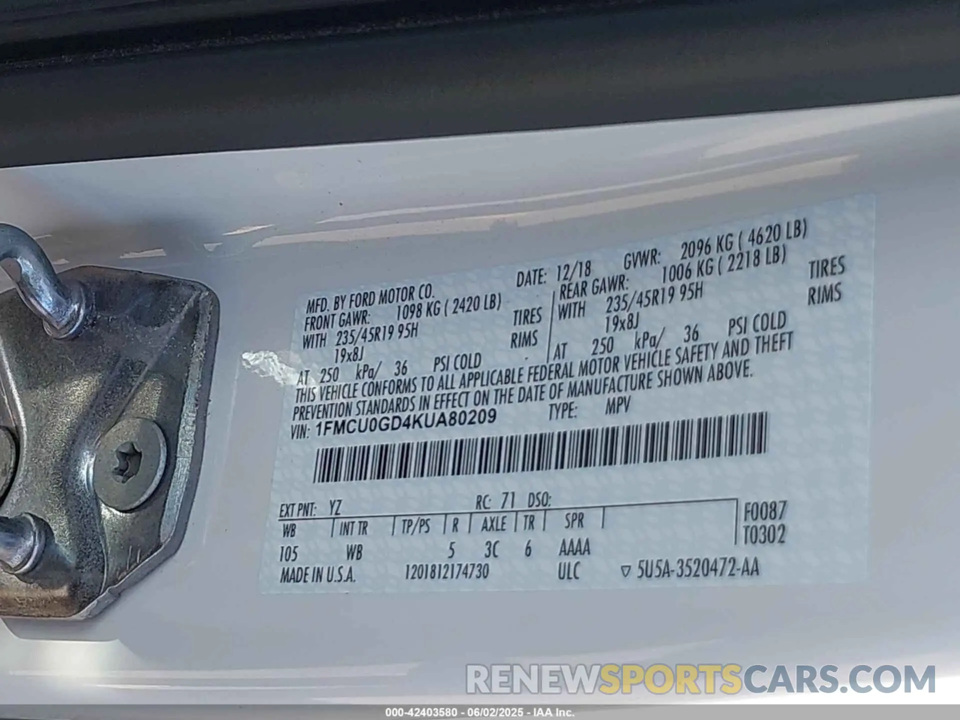 9 Photograph of a damaged car 1FMCU0GD4KUA80209 FORD ESCAPE 2019