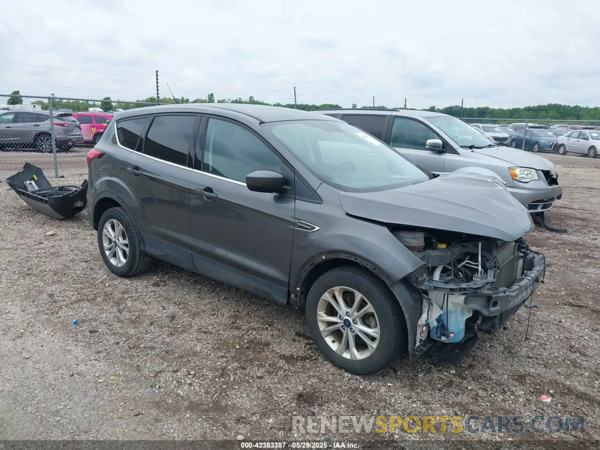 1 Photograph of a damaged car 1FMCU0GD4KUA92490 FORD ESCAPE 2019