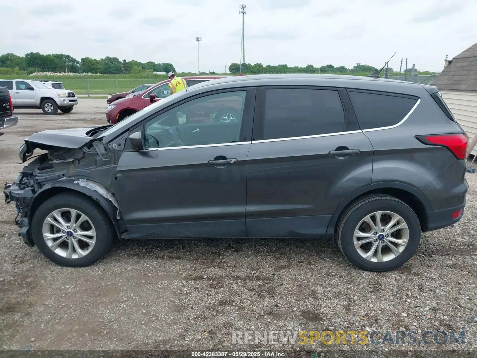 15 Photograph of a damaged car 1FMCU0GD4KUA92490 FORD ESCAPE 2019