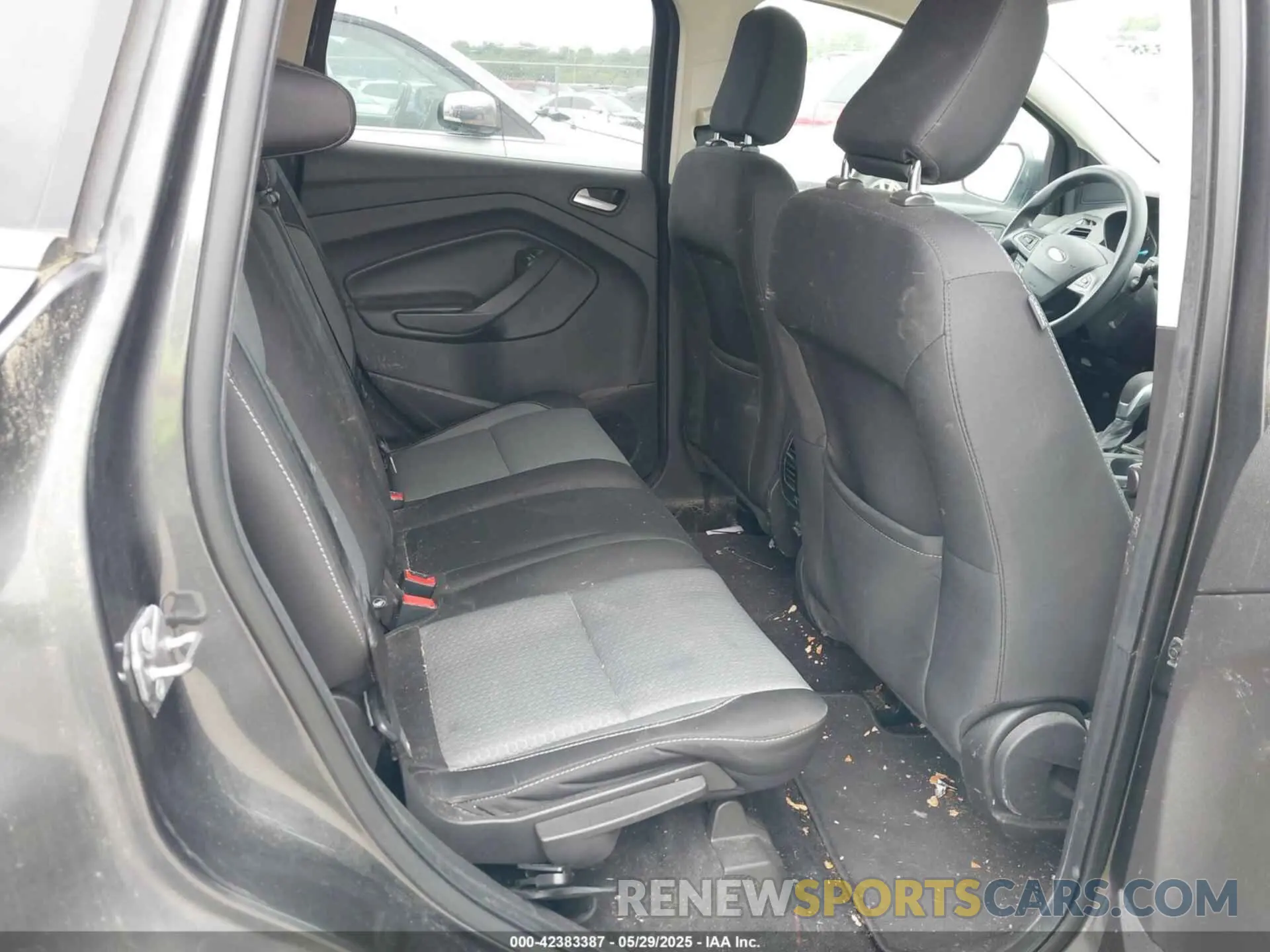 8 Photograph of a damaged car 1FMCU0GD4KUA92490 FORD ESCAPE 2019