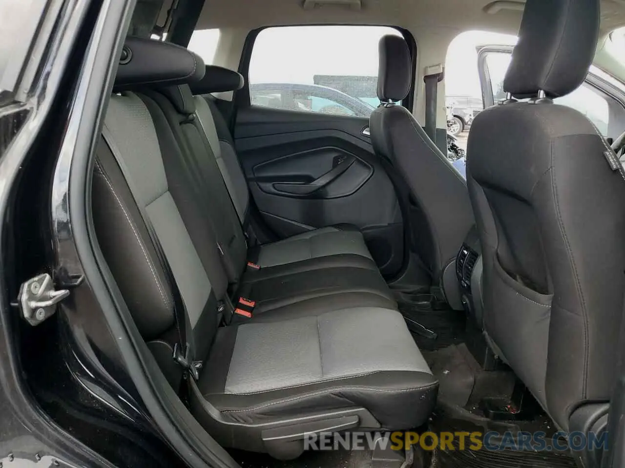 10 Photograph of a damaged car 1FMCU0GD4KUA97687 FORD ESCAPE 2019