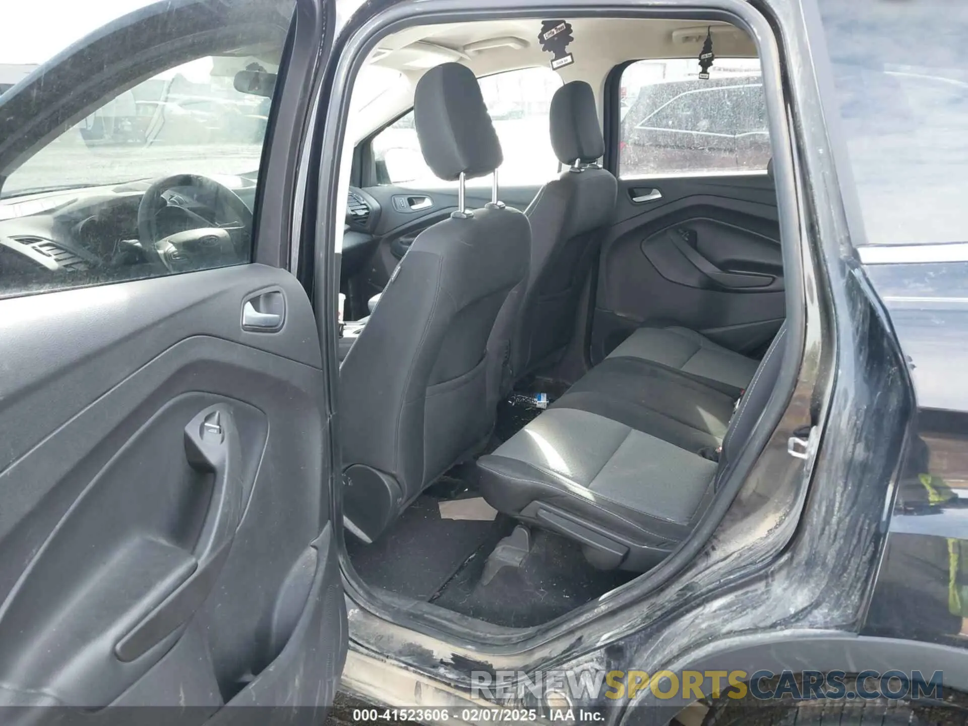 8 Photograph of a damaged car 1FMCU0GD4KUB25455 FORD ESCAPE 2019