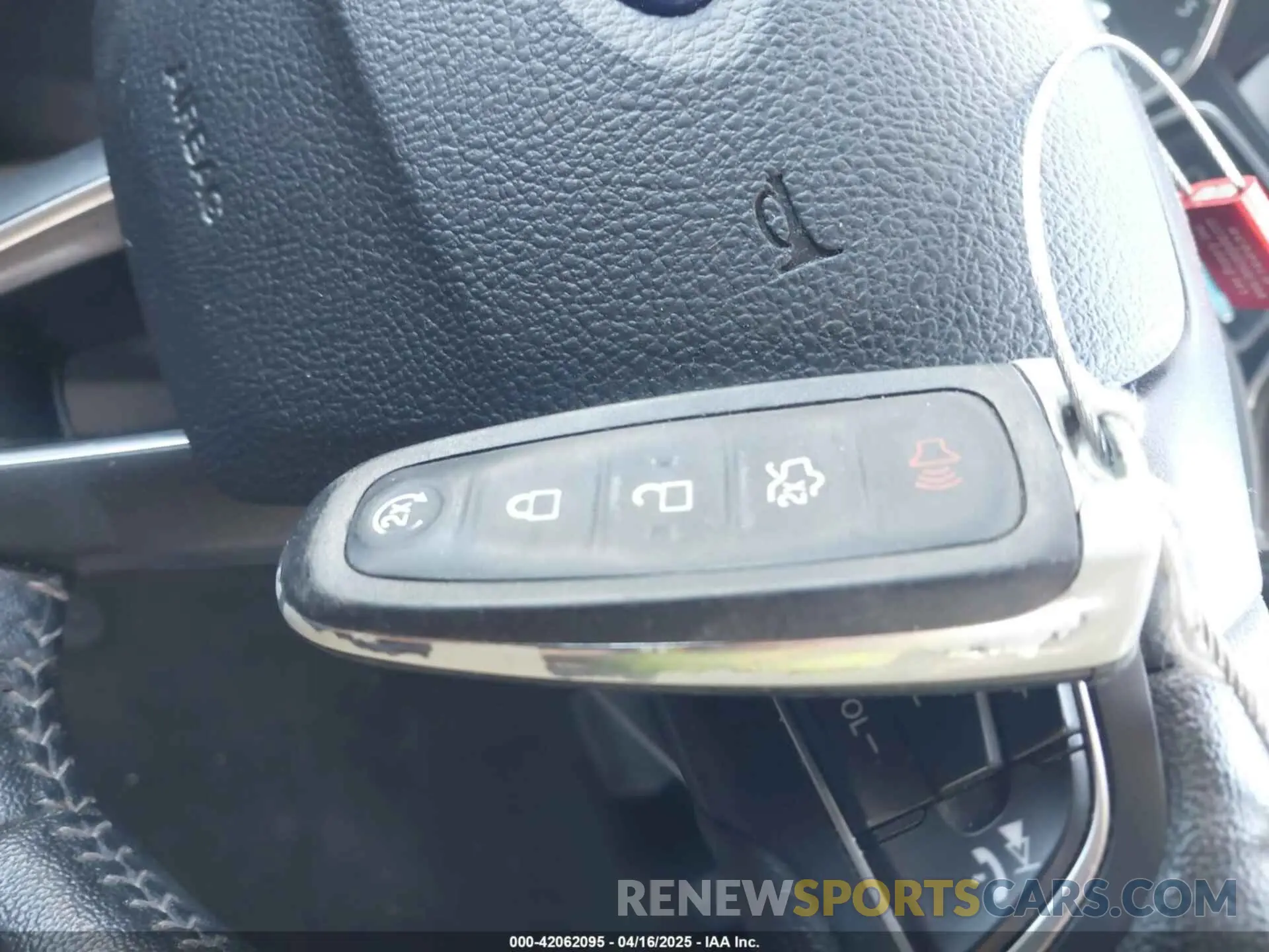11 Photograph of a damaged car 1FMCU0GD4KUB29621 FORD ESCAPE 2019