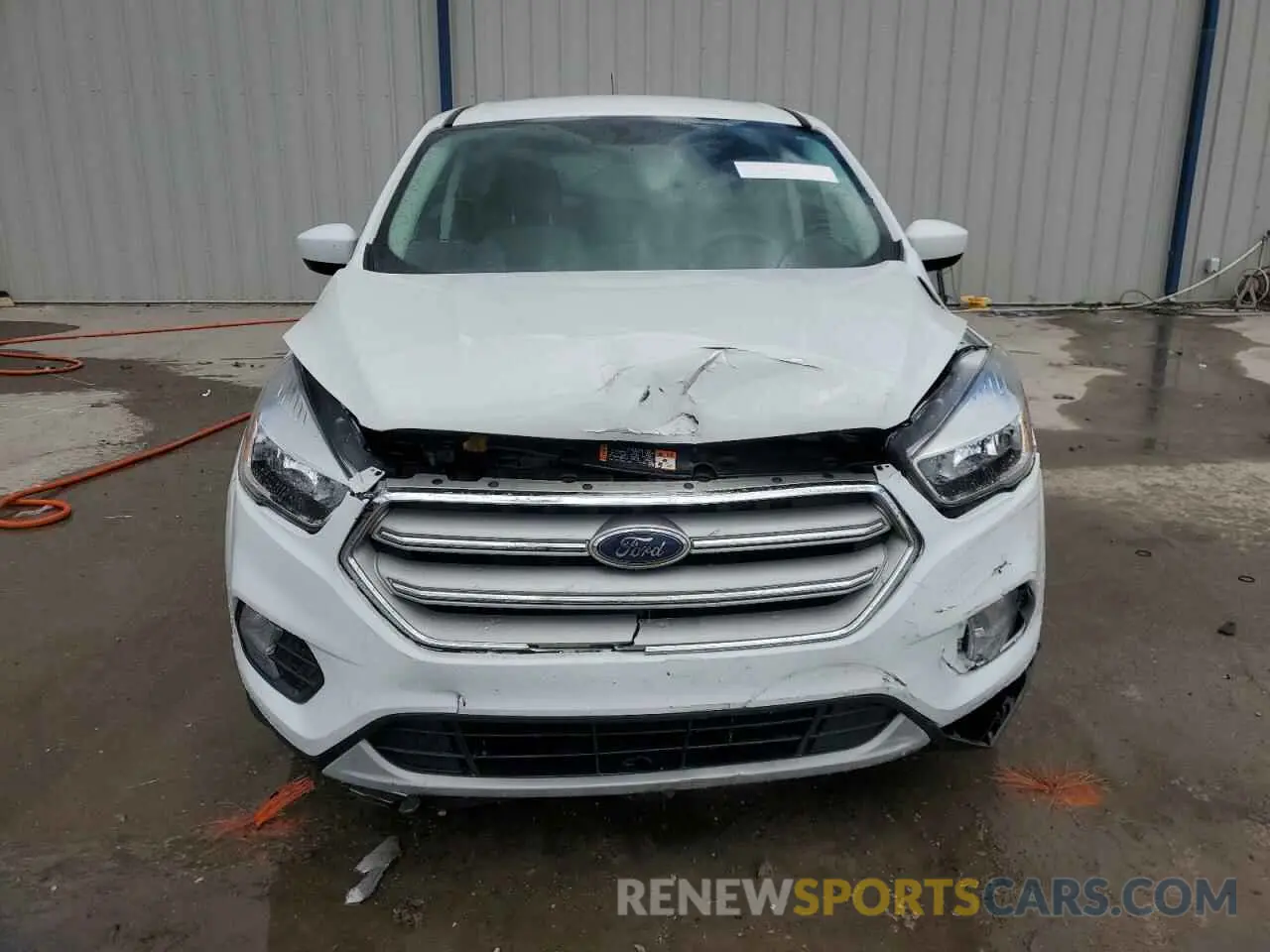 5 Photograph of a damaged car 1FMCU0GD4KUB30333 FORD ESCAPE 2019