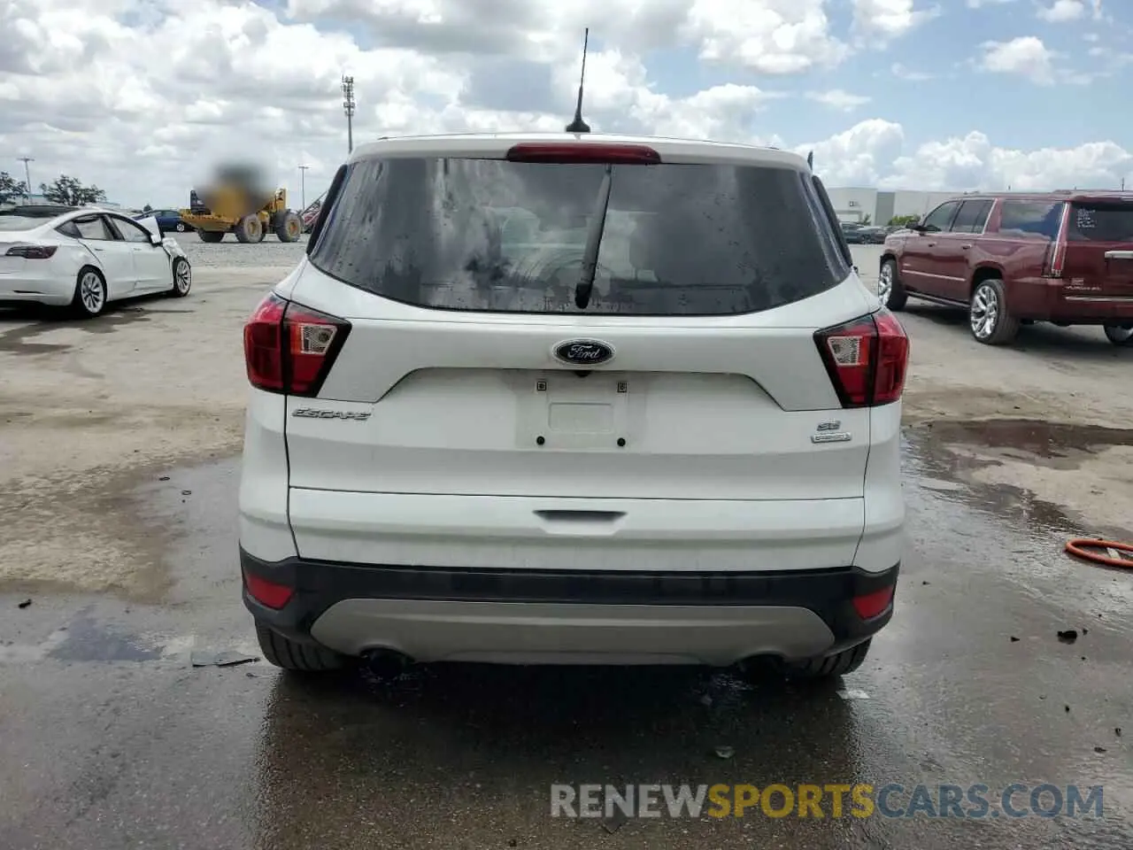 6 Photograph of a damaged car 1FMCU0GD4KUB30333 FORD ESCAPE 2019