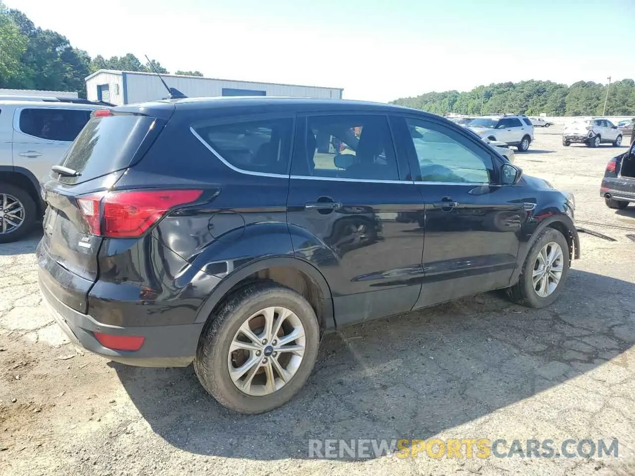 3 Фотография поврежденного автомобиля 1FMCU0GD4KUB65082 FORD ESCAPE 2019