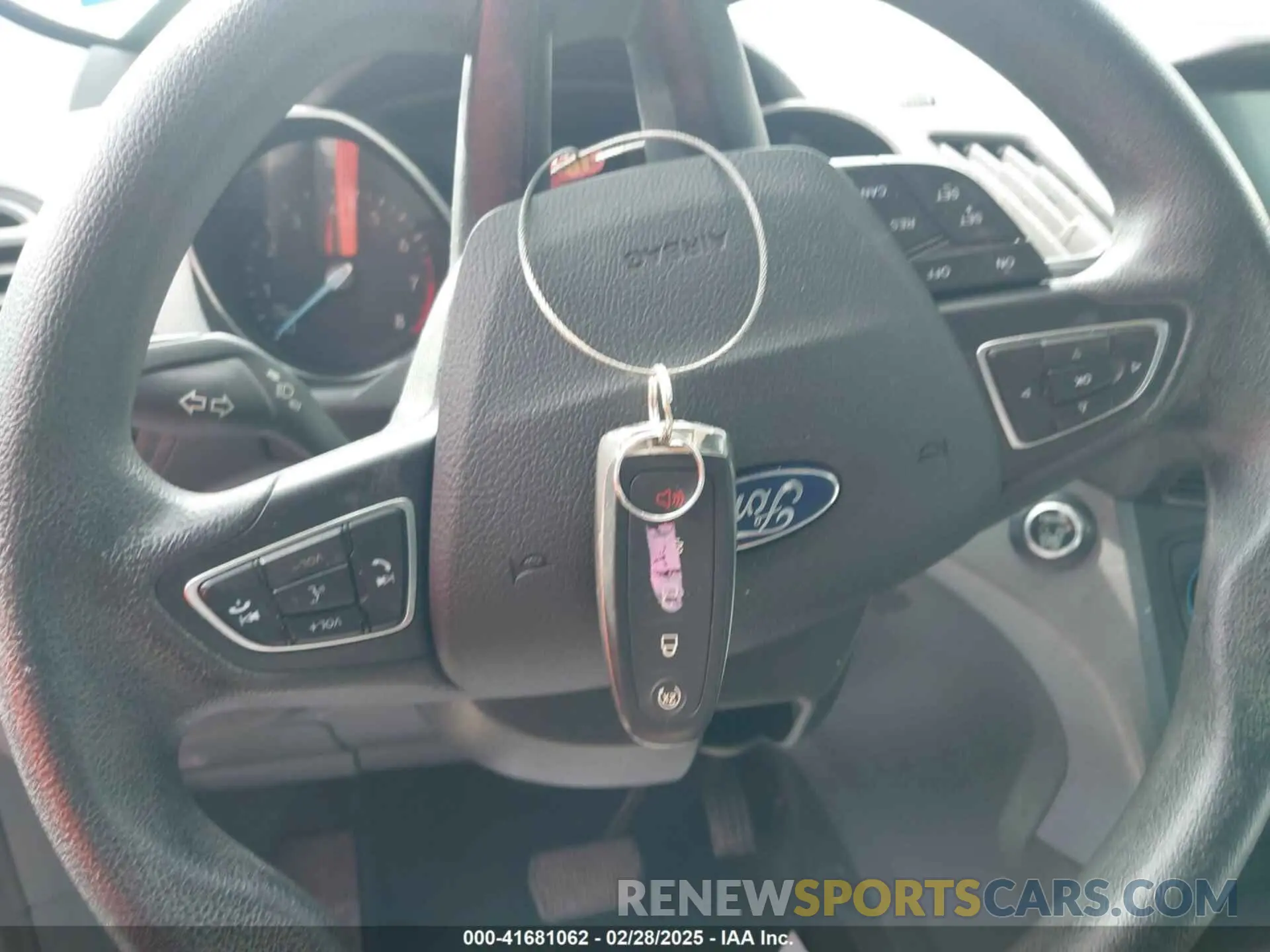 11 Photograph of a damaged car 1FMCU0GD4KUB77720 FORD ESCAPE 2019
