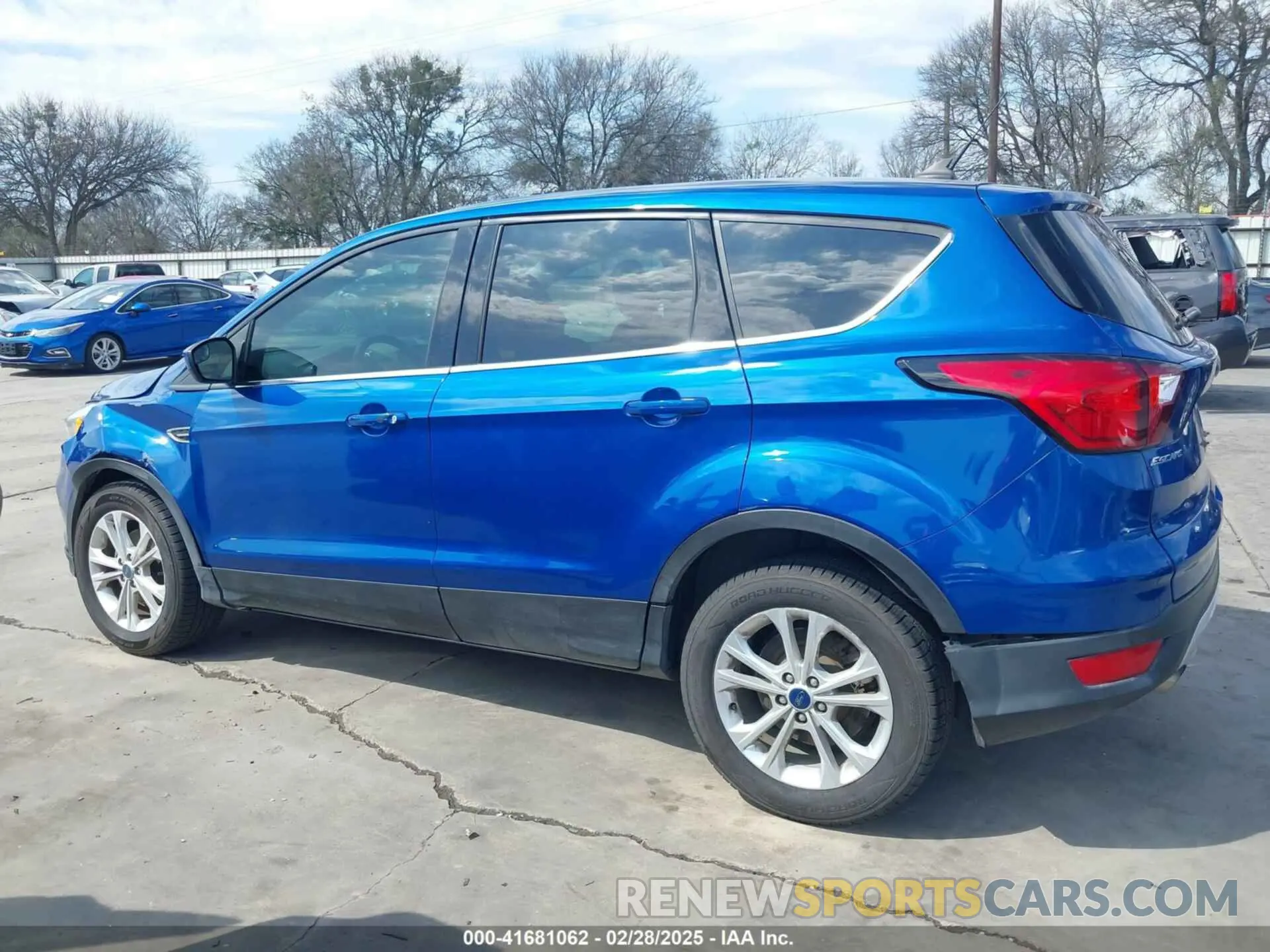 14 Photograph of a damaged car 1FMCU0GD4KUB77720 FORD ESCAPE 2019