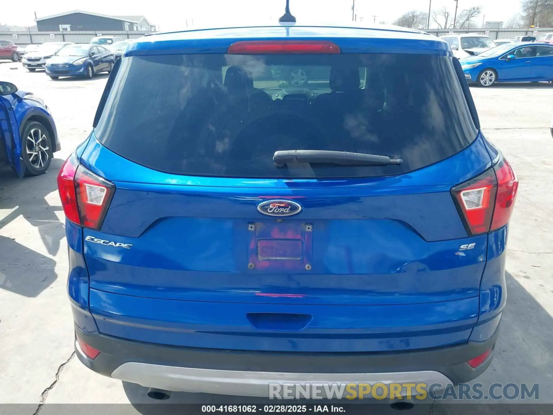 16 Photograph of a damaged car 1FMCU0GD4KUB77720 FORD ESCAPE 2019