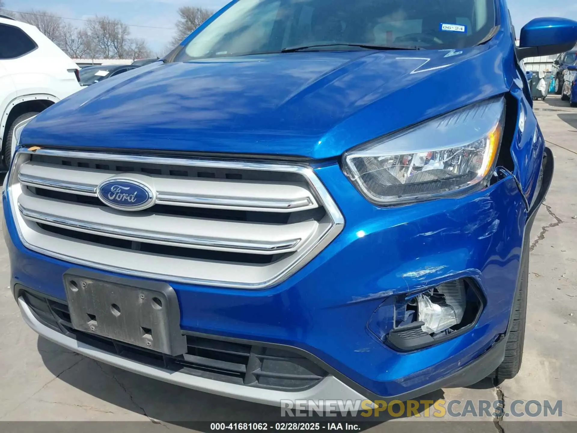 17 Photograph of a damaged car 1FMCU0GD4KUB77720 FORD ESCAPE 2019