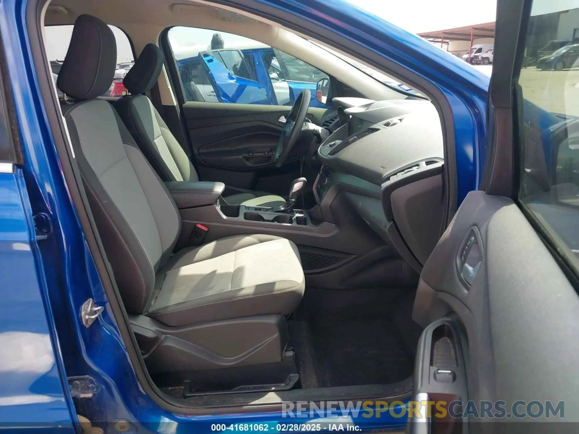 5 Photograph of a damaged car 1FMCU0GD4KUB77720 FORD ESCAPE 2019