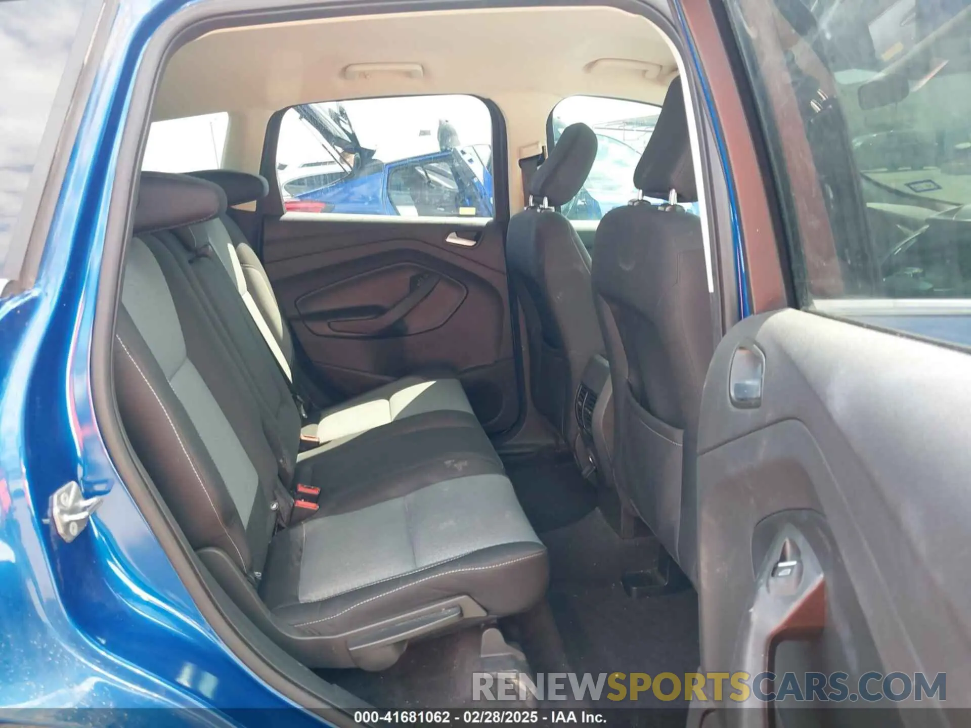 8 Photograph of a damaged car 1FMCU0GD4KUB77720 FORD ESCAPE 2019