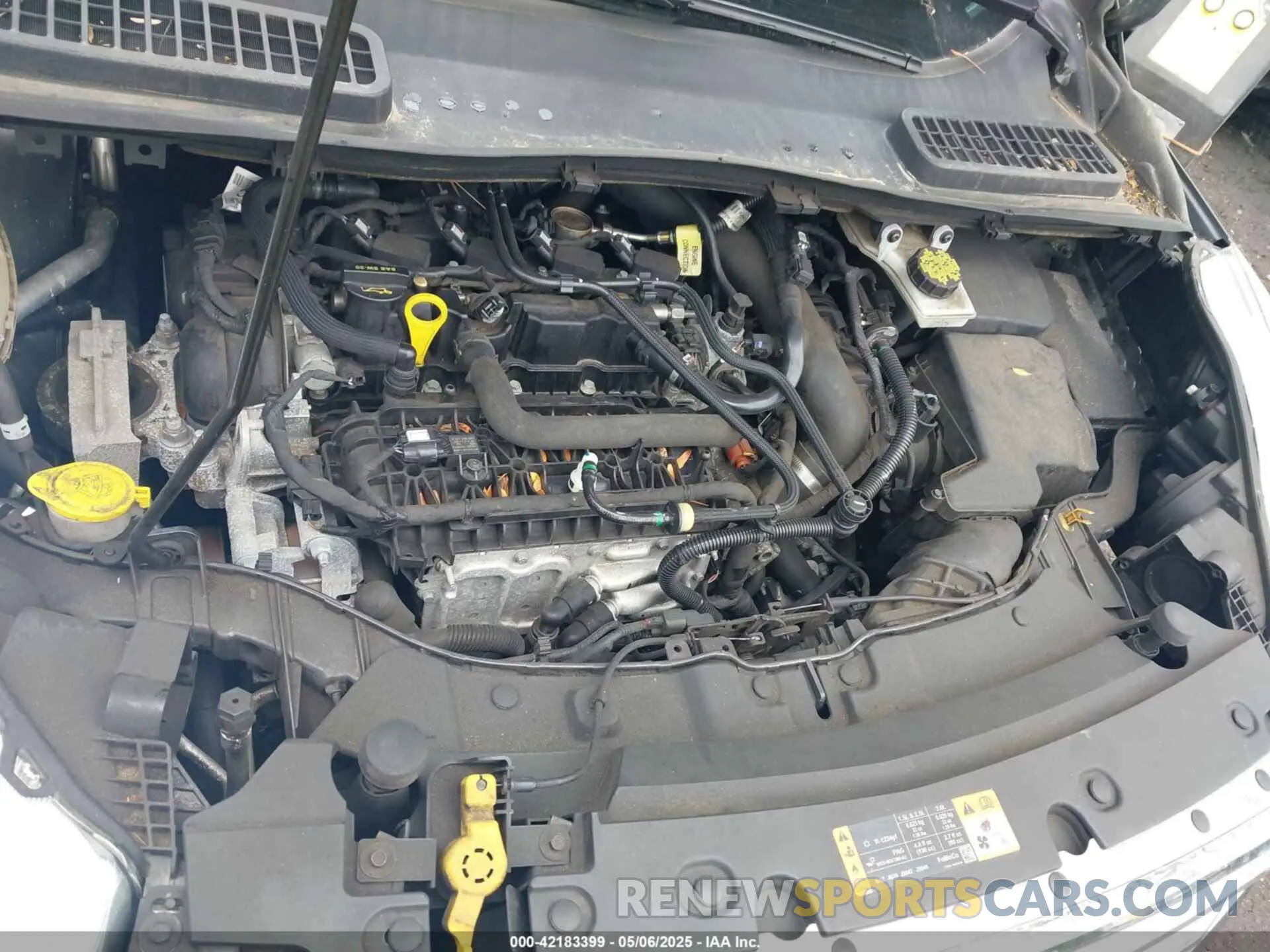 10 Photograph of a damaged car 1FMCU0GD4KUB95005 FORD ESCAPE 2019