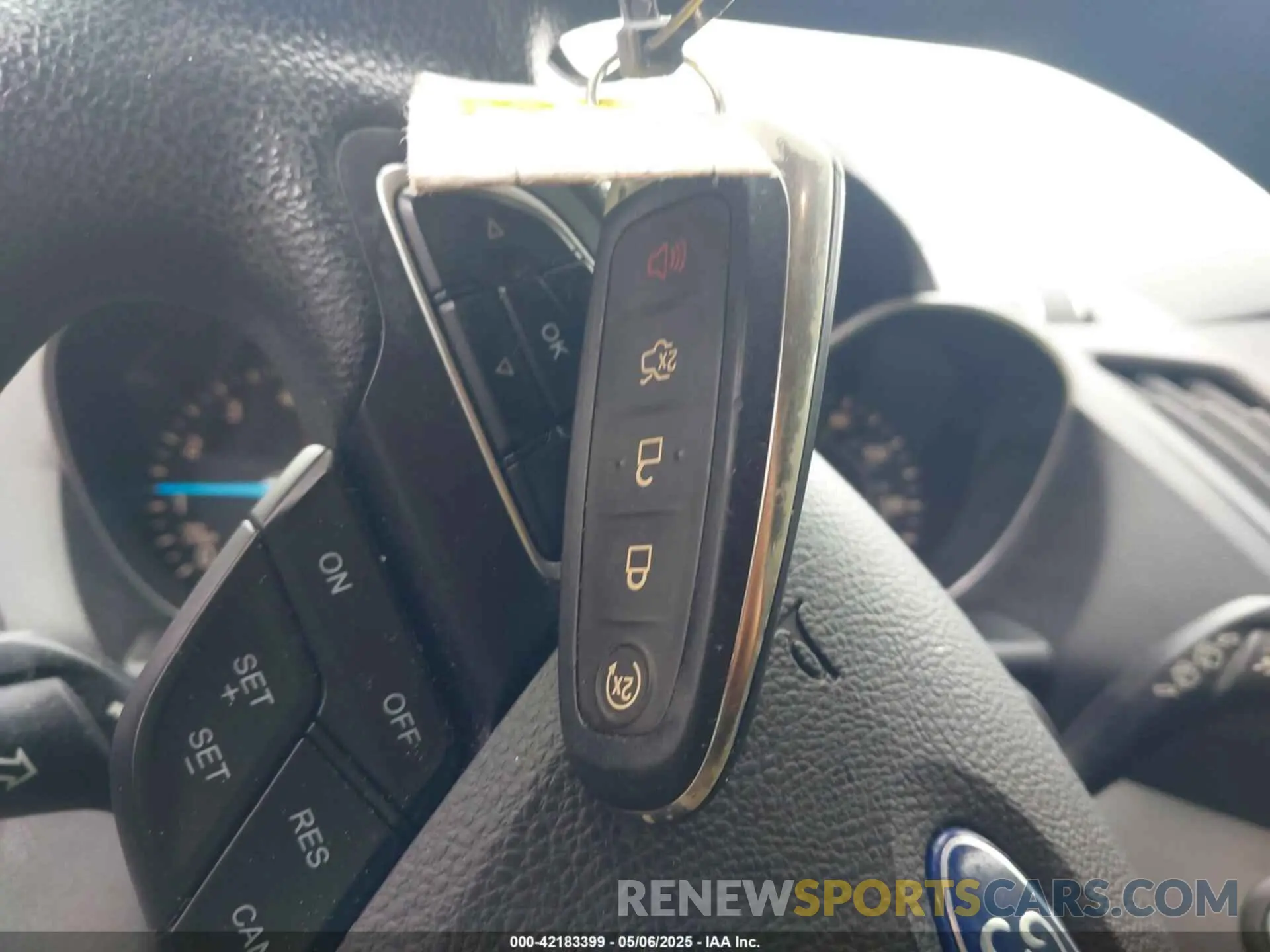 11 Photograph of a damaged car 1FMCU0GD4KUB95005 FORD ESCAPE 2019
