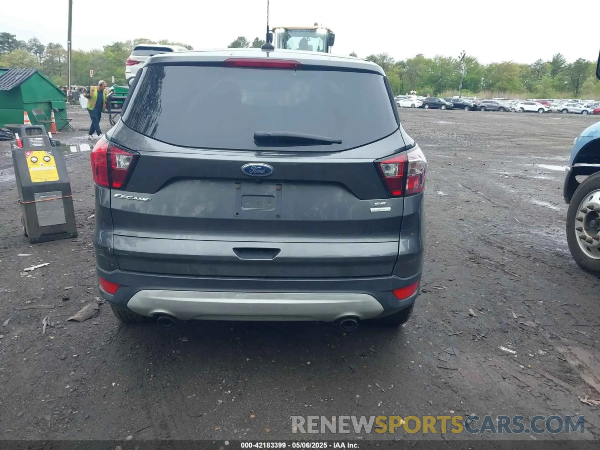 16 Photograph of a damaged car 1FMCU0GD4KUB95005 FORD ESCAPE 2019