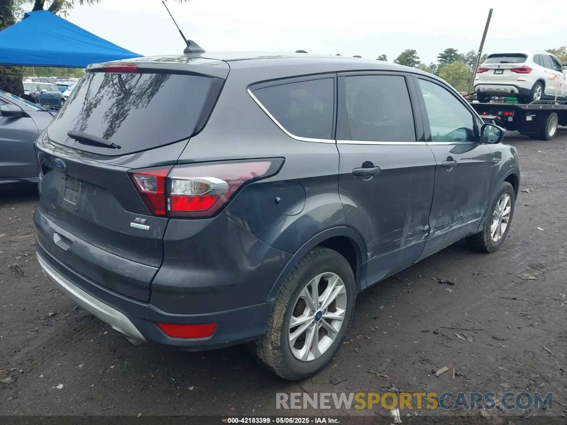 4 Photograph of a damaged car 1FMCU0GD4KUB95005 FORD ESCAPE 2019