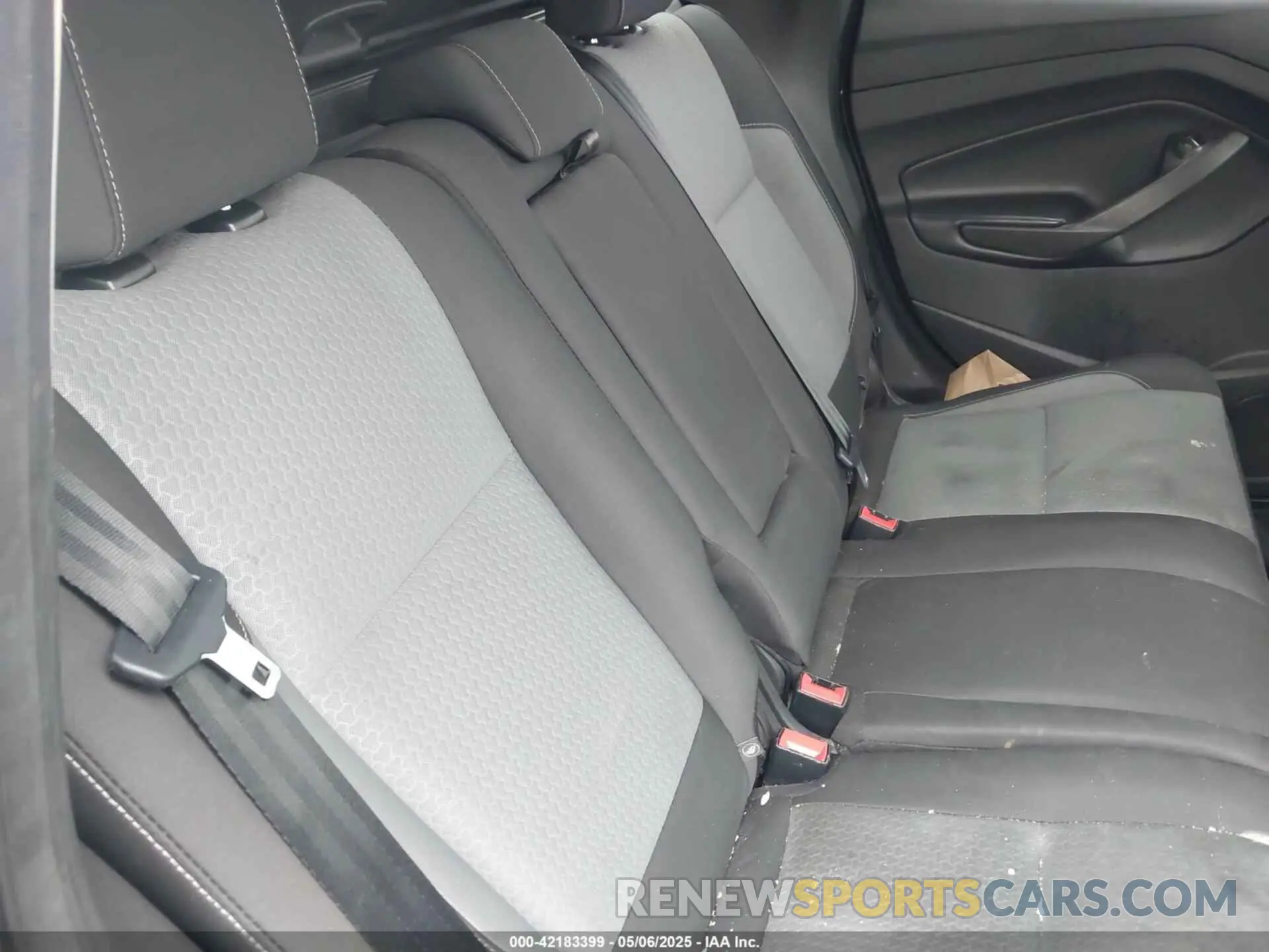 8 Photograph of a damaged car 1FMCU0GD4KUB95005 FORD ESCAPE 2019