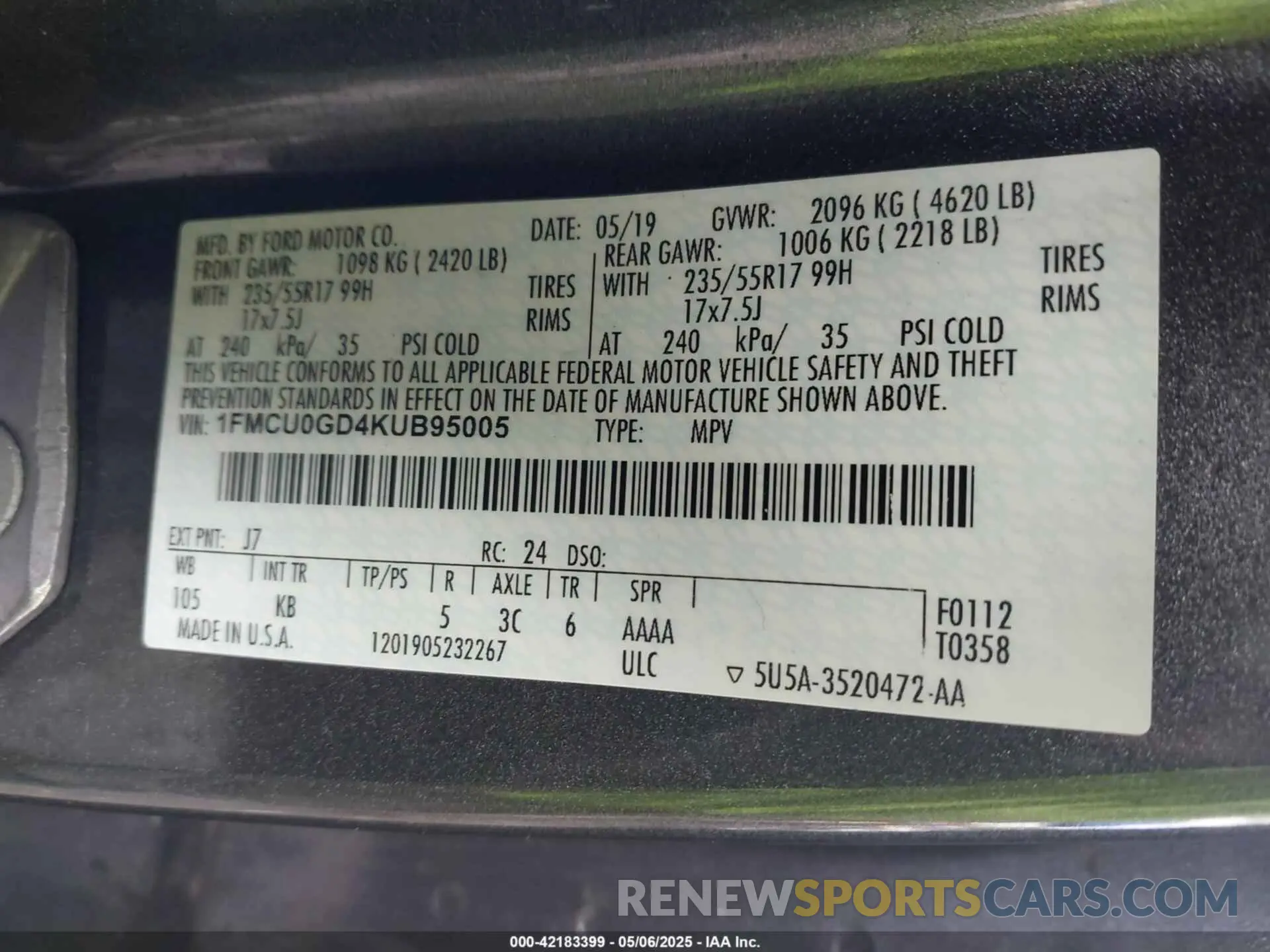 9 Photograph of a damaged car 1FMCU0GD4KUB95005 FORD ESCAPE 2019