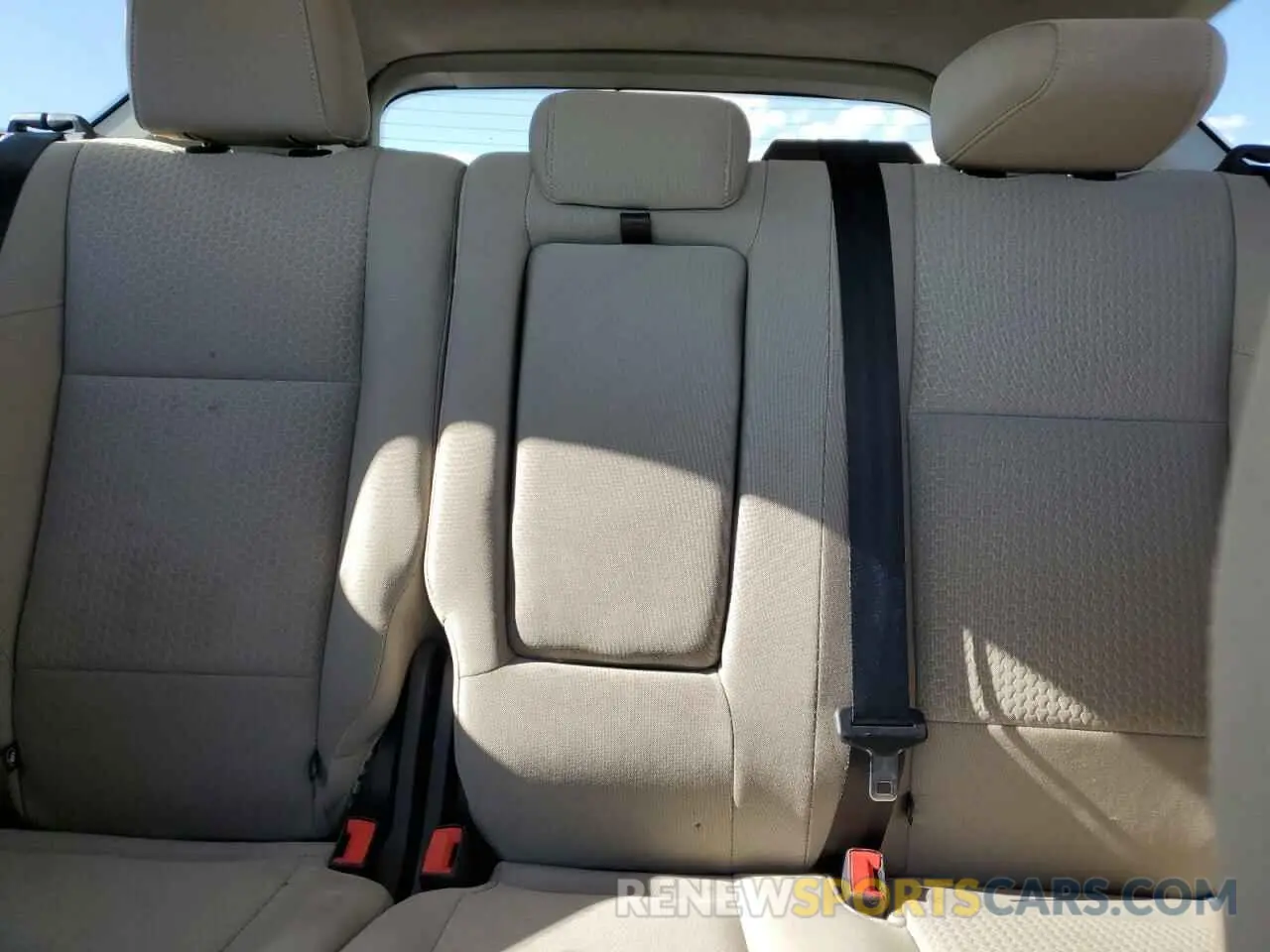 10 Photograph of a damaged car 1FMCU0GD4KUC06925 FORD ESCAPE 2019