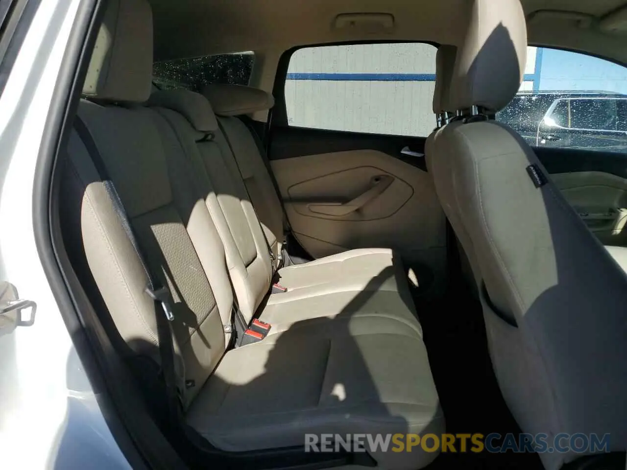 11 Photograph of a damaged car 1FMCU0GD4KUC06925 FORD ESCAPE 2019