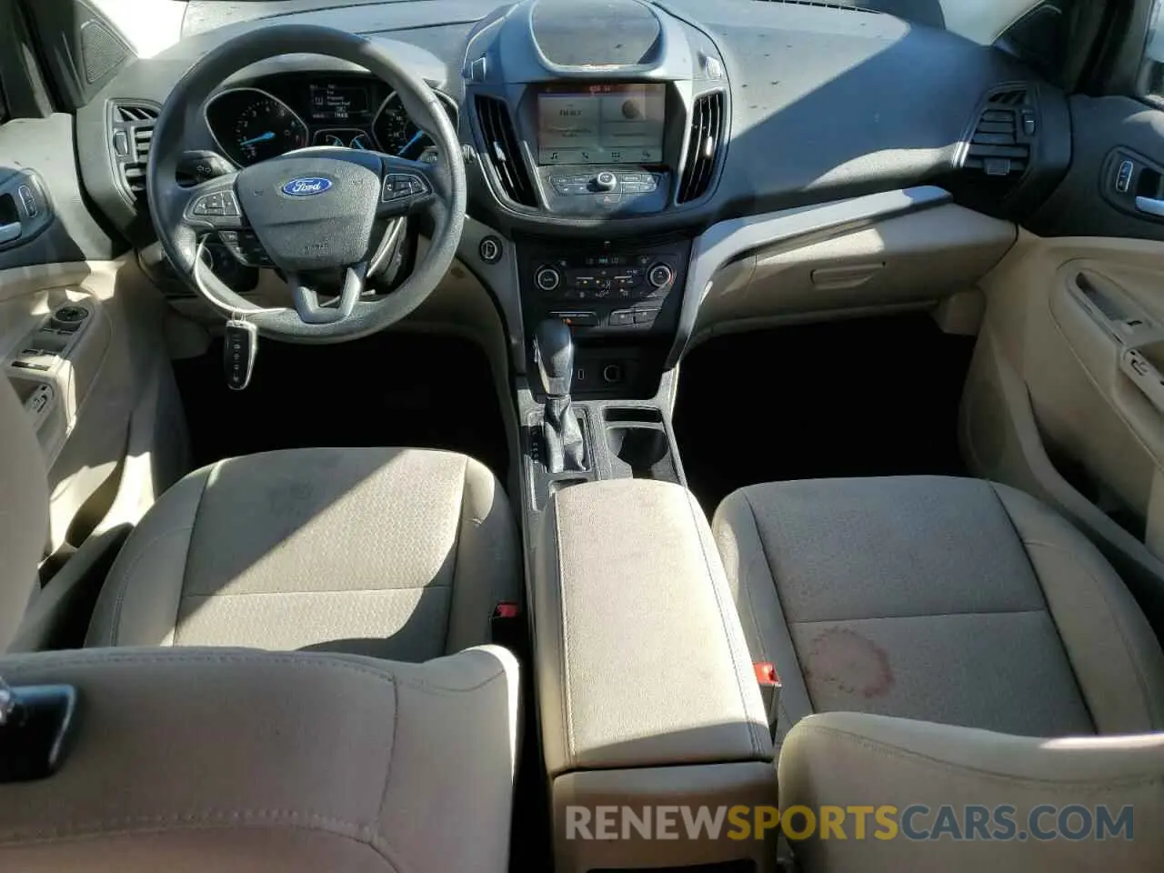 8 Photograph of a damaged car 1FMCU0GD4KUC06925 FORD ESCAPE 2019