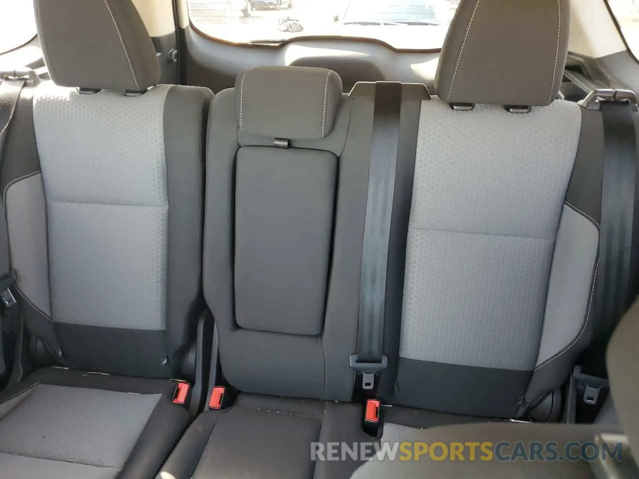 10 Photograph of a damaged car 1FMCU0GD4KUC20811 FORD ESCAPE 2019