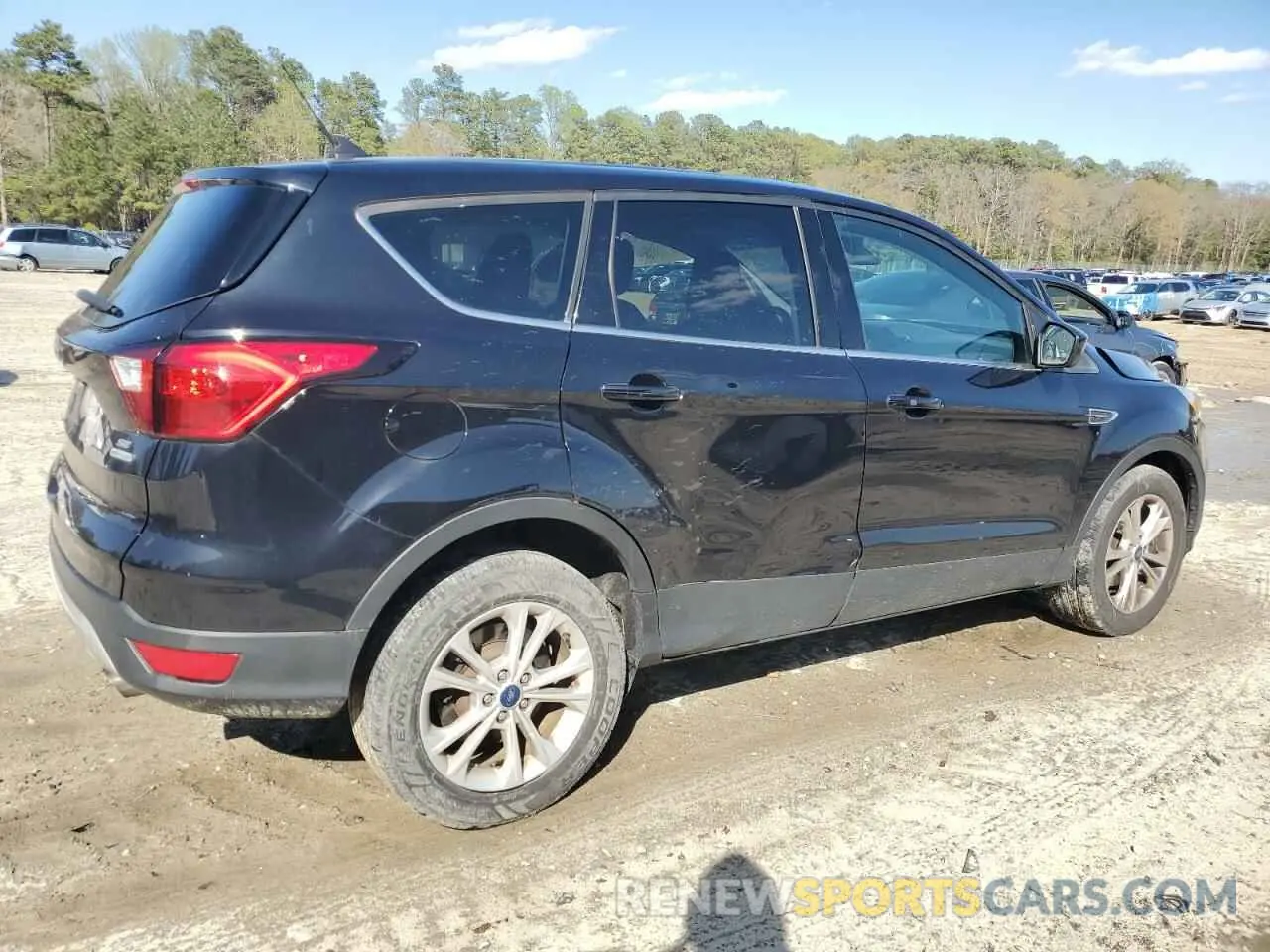 3 Photograph of a damaged car 1FMCU0GD4KUC20811 FORD ESCAPE 2019