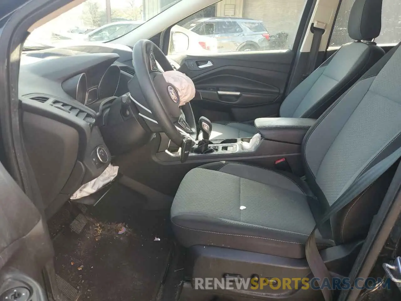 7 Photograph of a damaged car 1FMCU0GD4KUC20811 FORD ESCAPE 2019