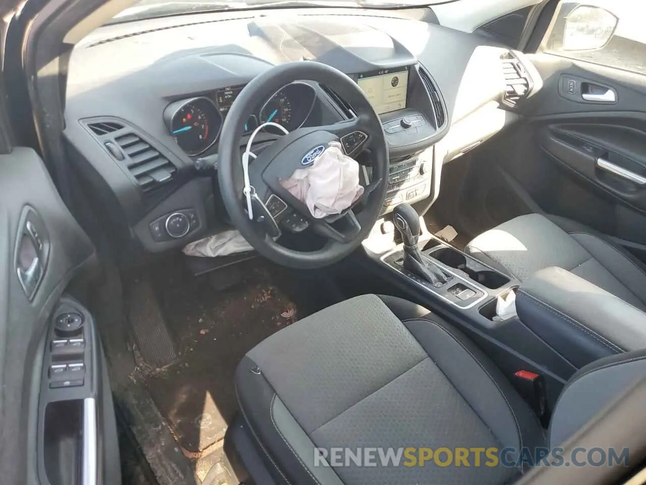 8 Photograph of a damaged car 1FMCU0GD4KUC20811 FORD ESCAPE 2019