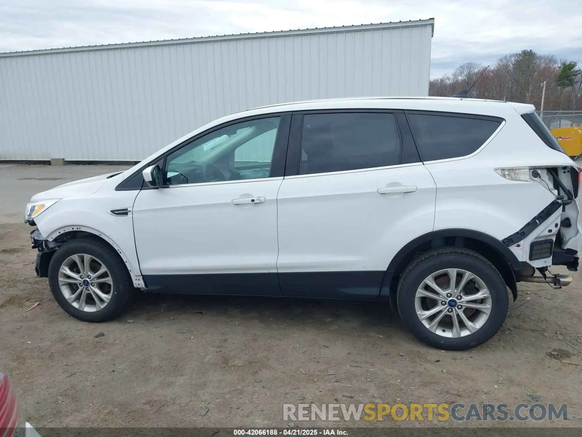 15 Photograph of a damaged car 1FMCU0GD4KUC35521 FORD ESCAPE 2019