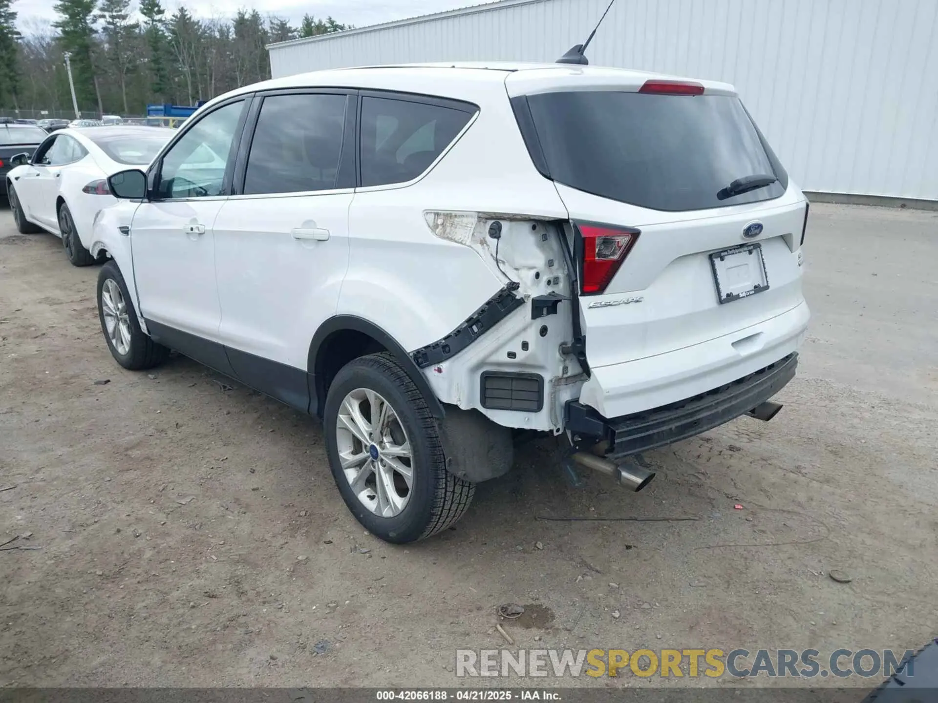3 Photograph of a damaged car 1FMCU0GD4KUC35521 FORD ESCAPE 2019