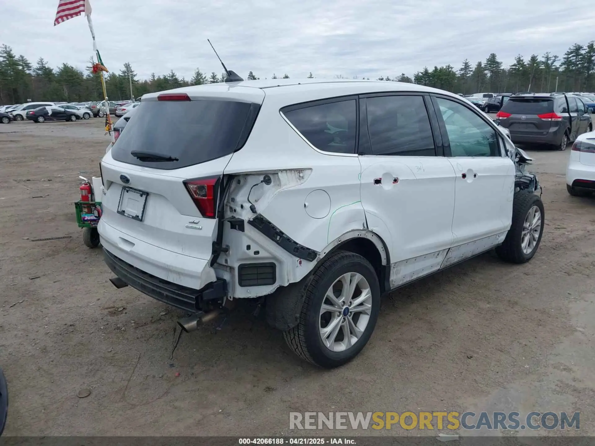 4 Photograph of a damaged car 1FMCU0GD4KUC35521 FORD ESCAPE 2019
