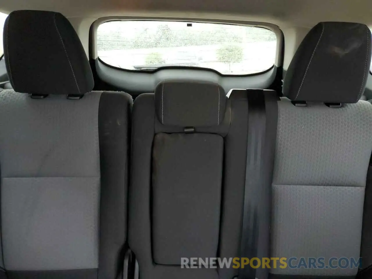 10 Photograph of a damaged car 1FMCU0GD5KUA05194 FORD ESCAPE 2019