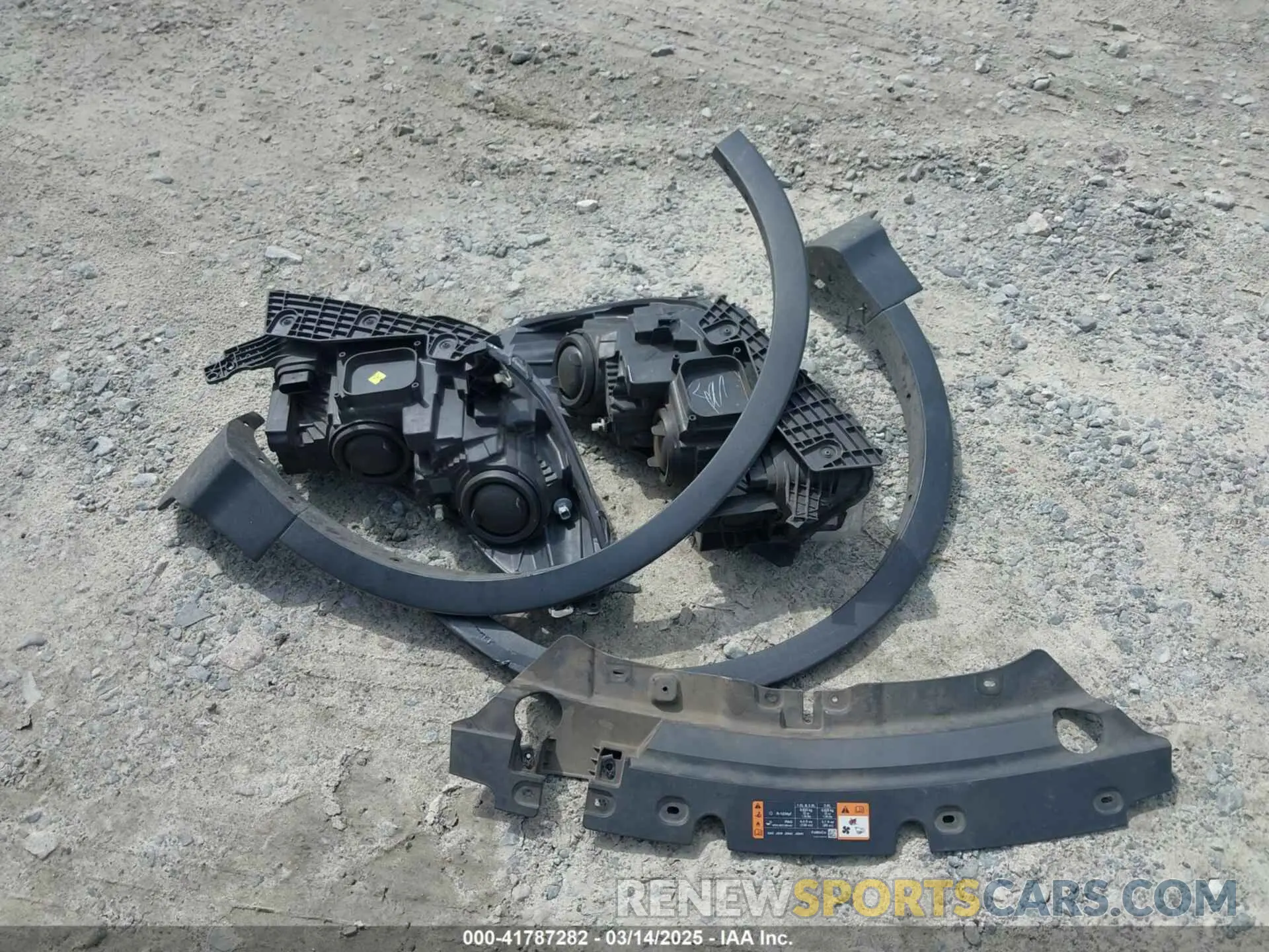 12 Photograph of a damaged car 1FMCU0GD5KUB20300 FORD ESCAPE 2019