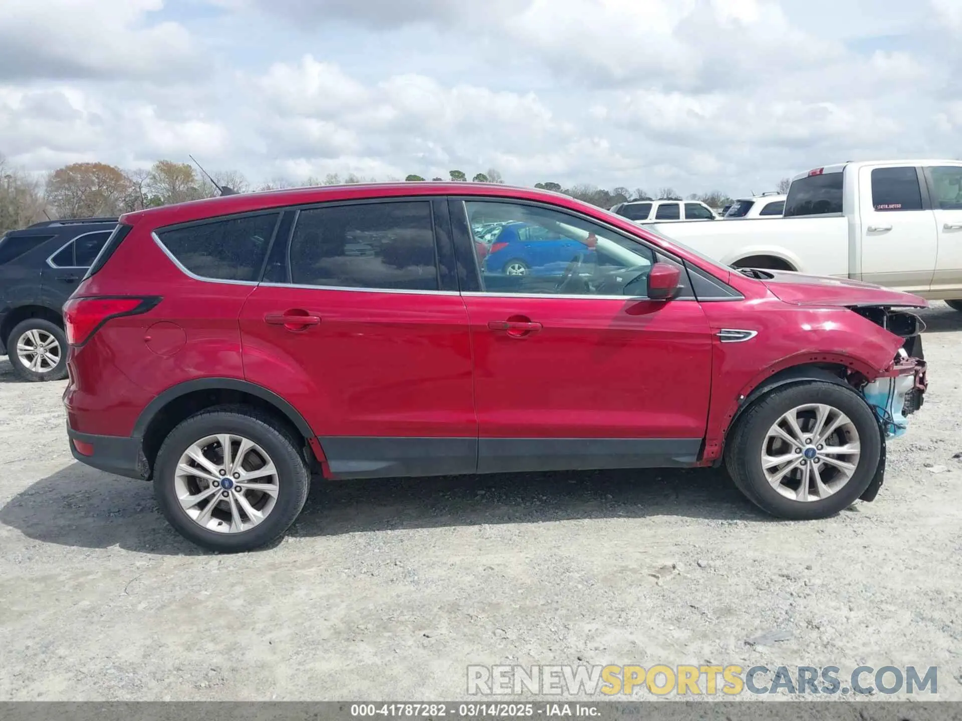 14 Photograph of a damaged car 1FMCU0GD5KUB20300 FORD ESCAPE 2019