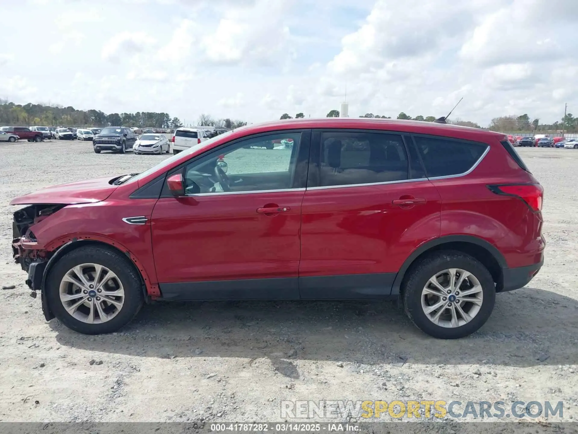 15 Photograph of a damaged car 1FMCU0GD5KUB20300 FORD ESCAPE 2019