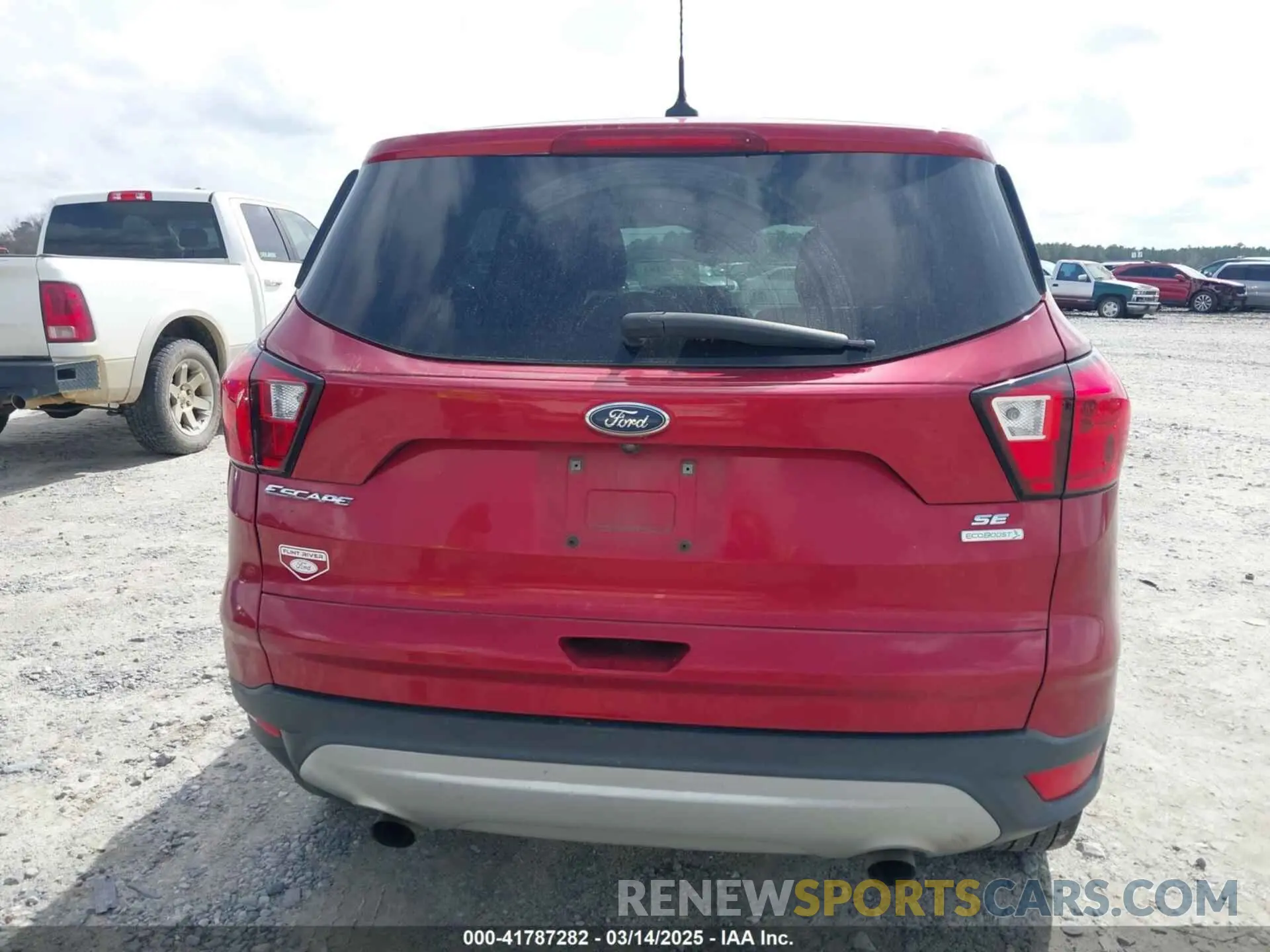 17 Photograph of a damaged car 1FMCU0GD5KUB20300 FORD ESCAPE 2019