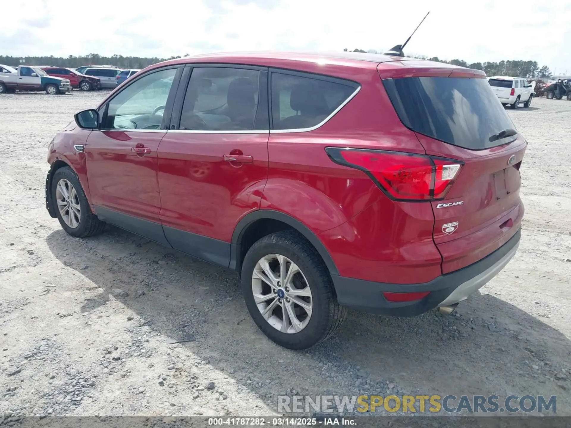 3 Photograph of a damaged car 1FMCU0GD5KUB20300 FORD ESCAPE 2019