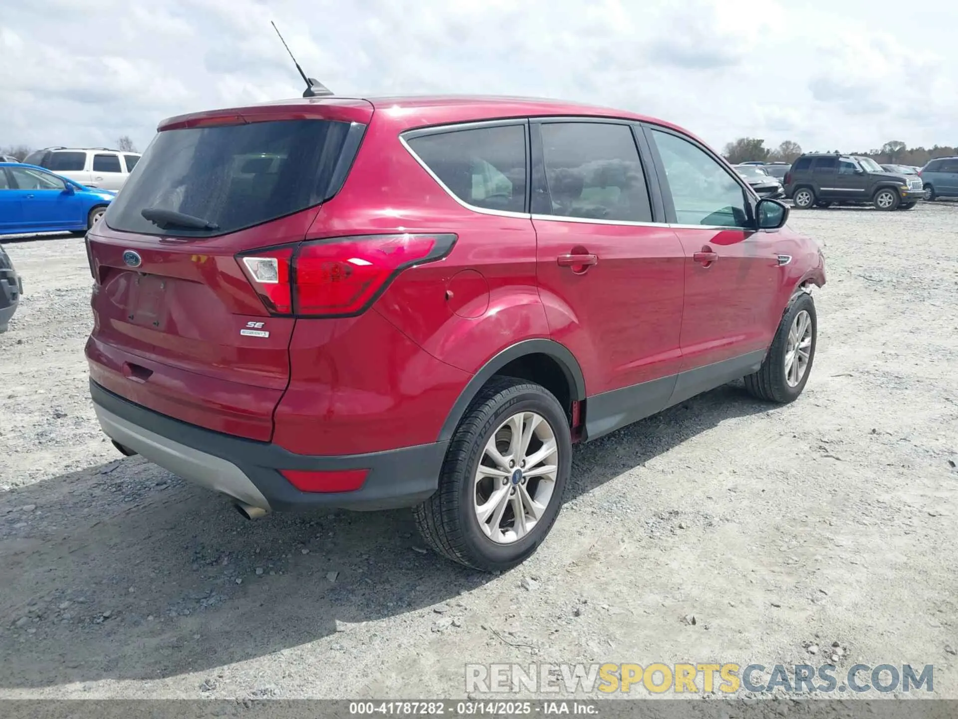 4 Photograph of a damaged car 1FMCU0GD5KUB20300 FORD ESCAPE 2019