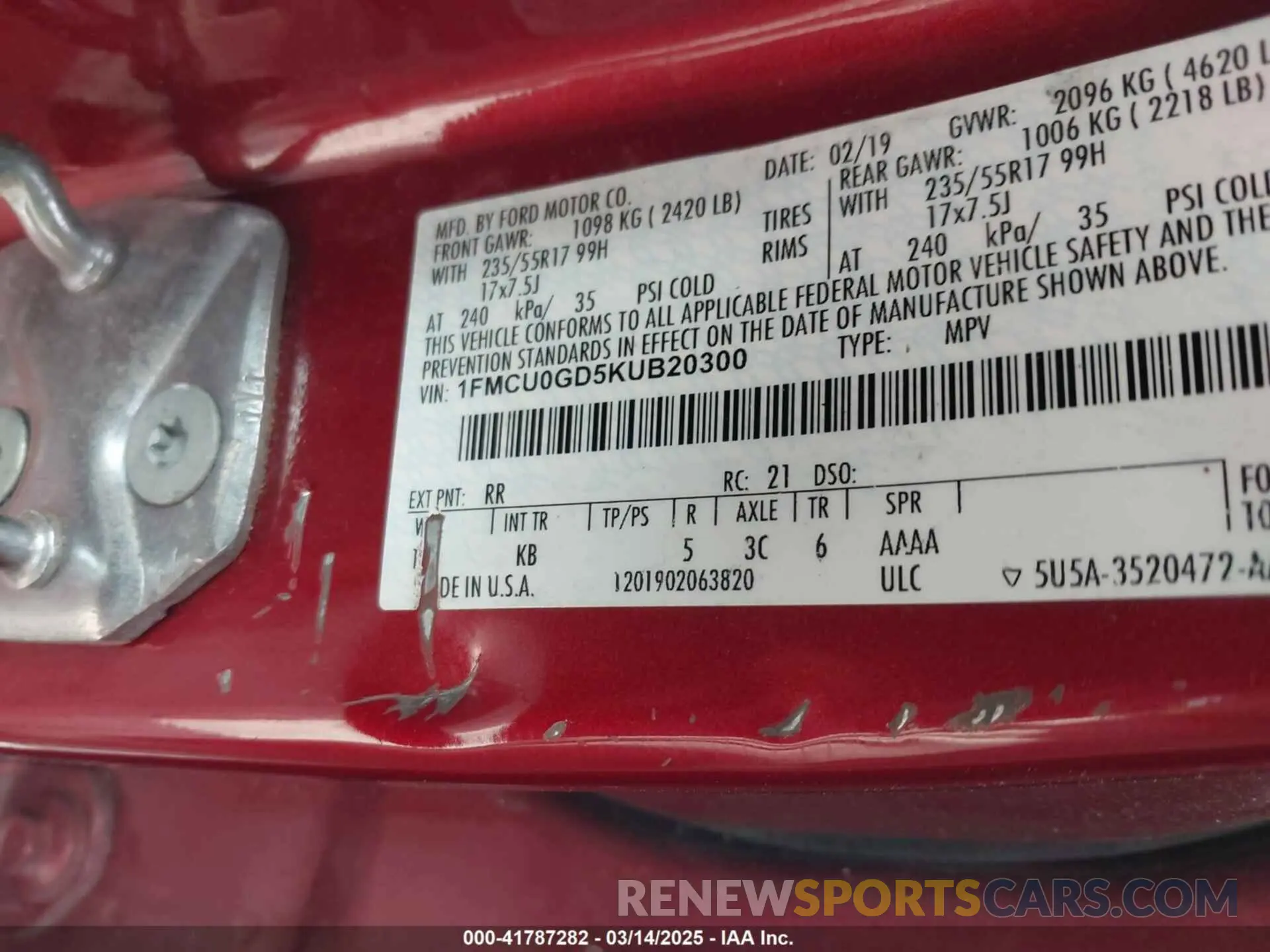 9 Photograph of a damaged car 1FMCU0GD5KUB20300 FORD ESCAPE 2019