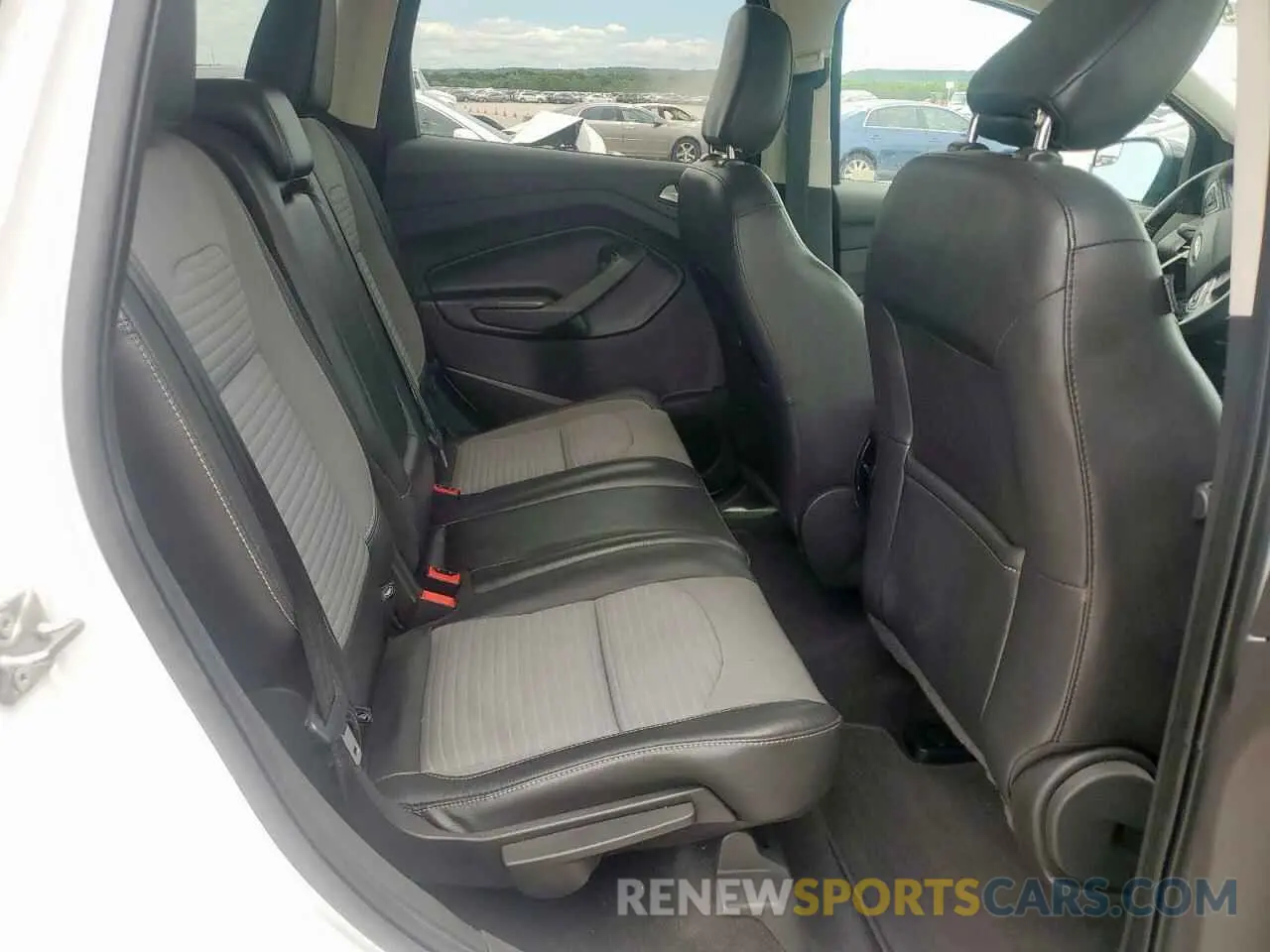 11 Photograph of a damaged car 1FMCU0GD5KUB25951 FORD ESCAPE 2019