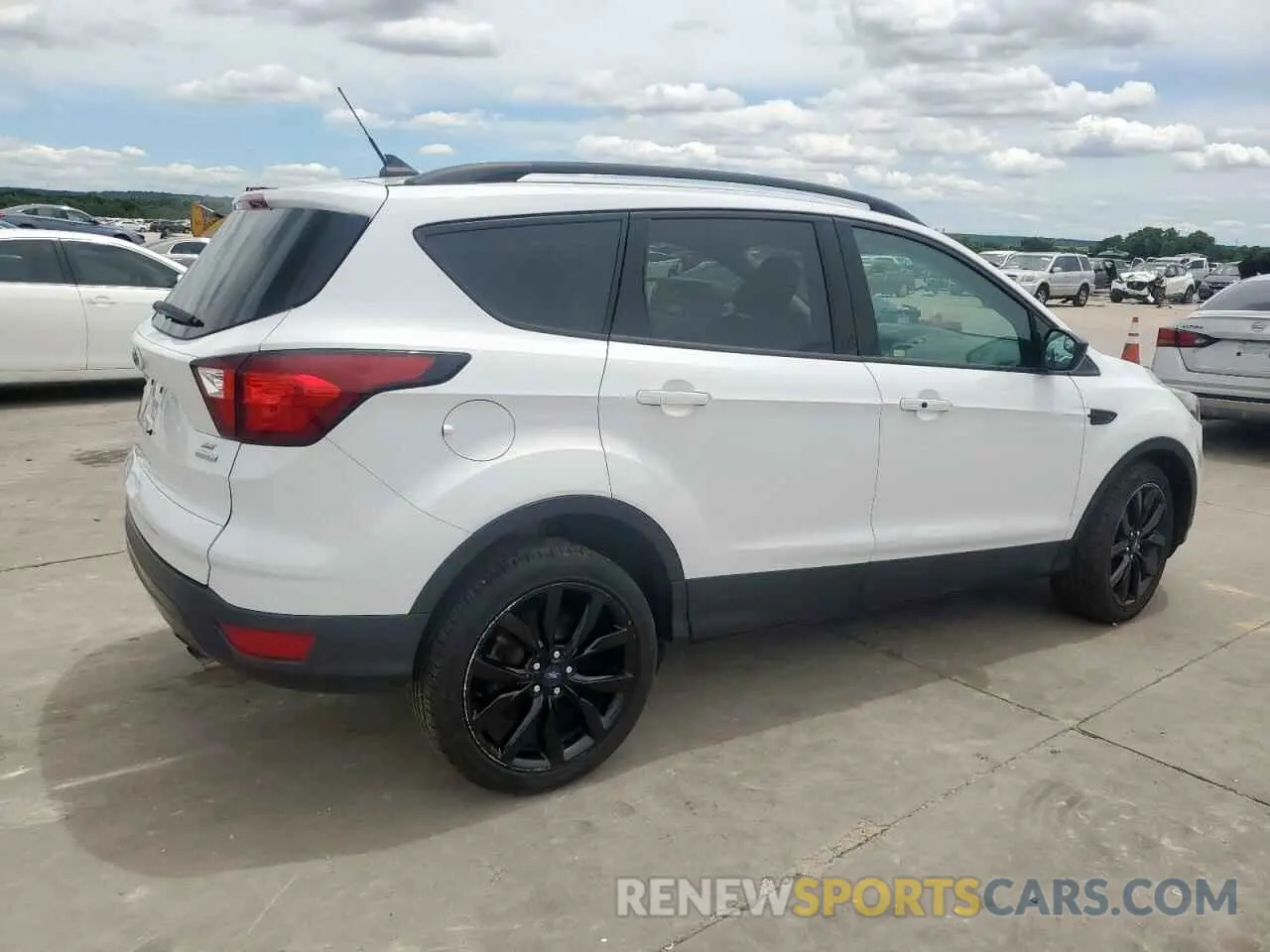 3 Photograph of a damaged car 1FMCU0GD5KUB25951 FORD ESCAPE 2019